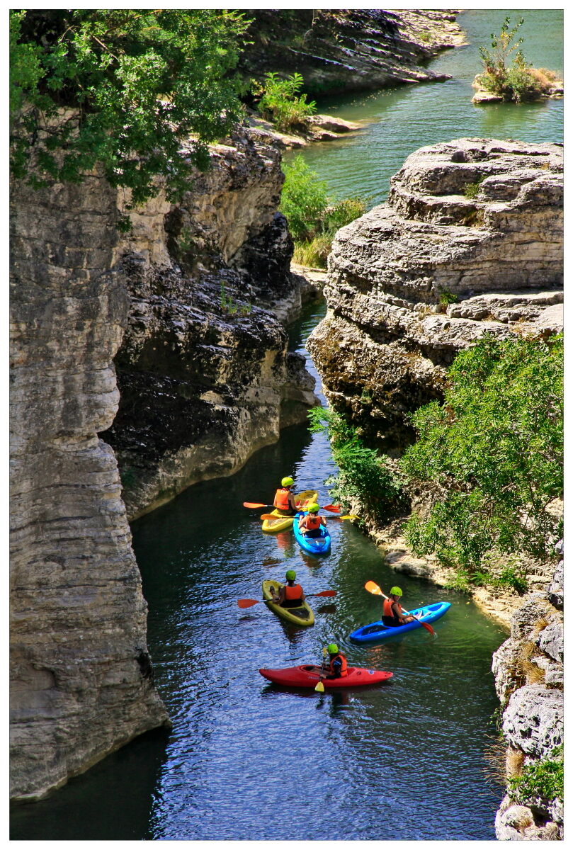 Canoeing along the canyon of the Marmitte dei Giganti_3...