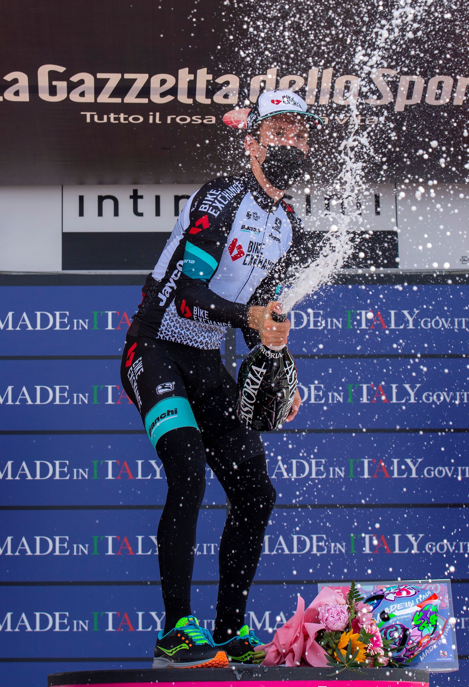 Giro d'italia 2021 Simon Yates winner Alpe di Mera ...