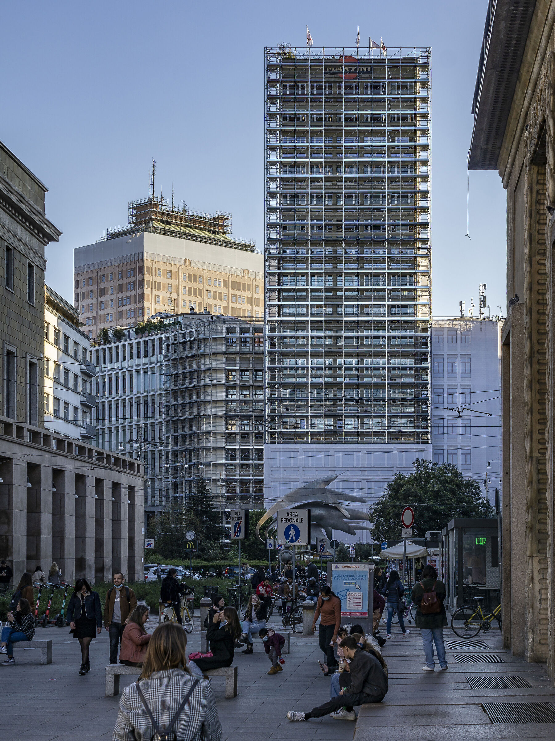 Skyscrapers under restoration from Piazza del Duomo - 1...