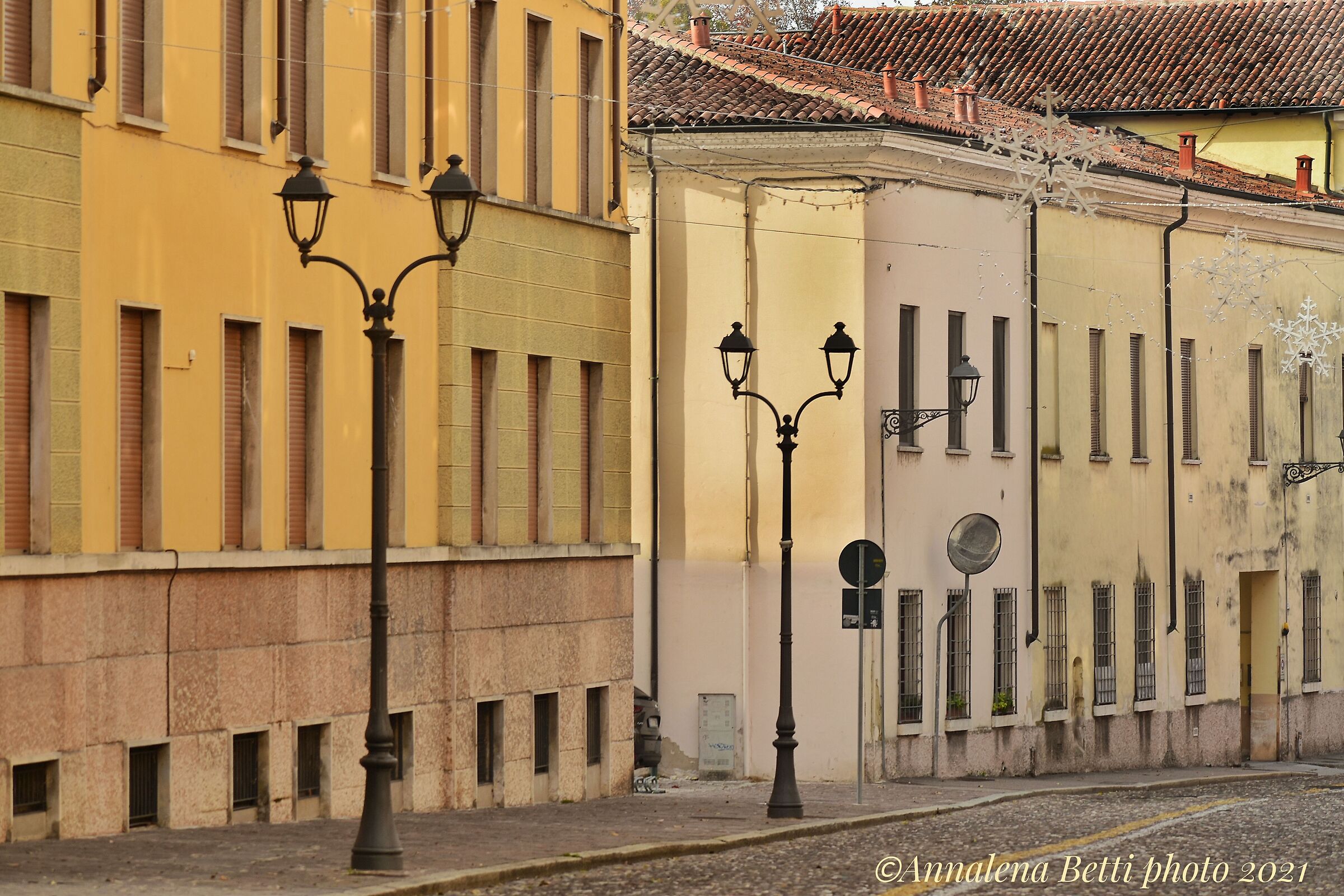 A street in the center of Mantua ...