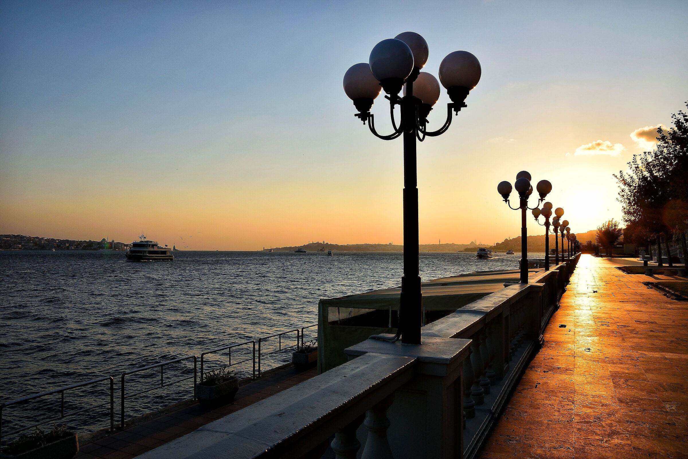 walk along the Bosphorus...