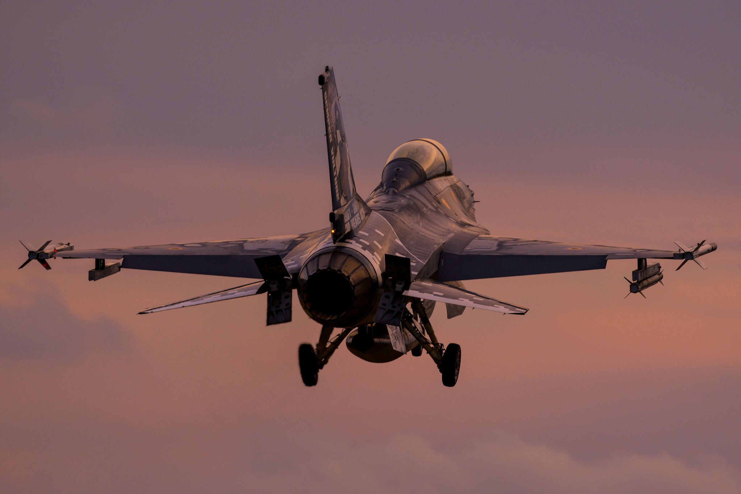 F16 in Sunset Landing...