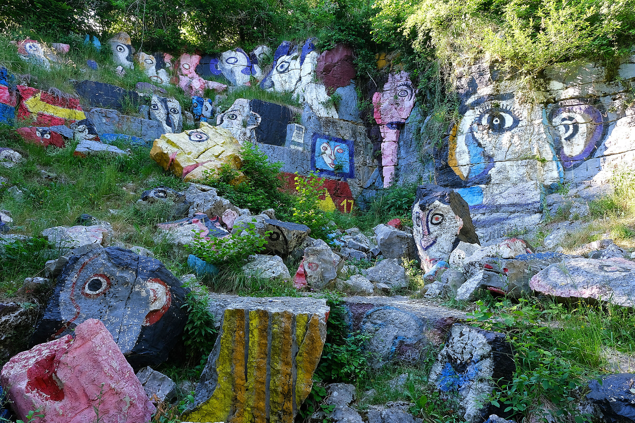 Asiago plateau (Rubbio) - Piedras pintadas...