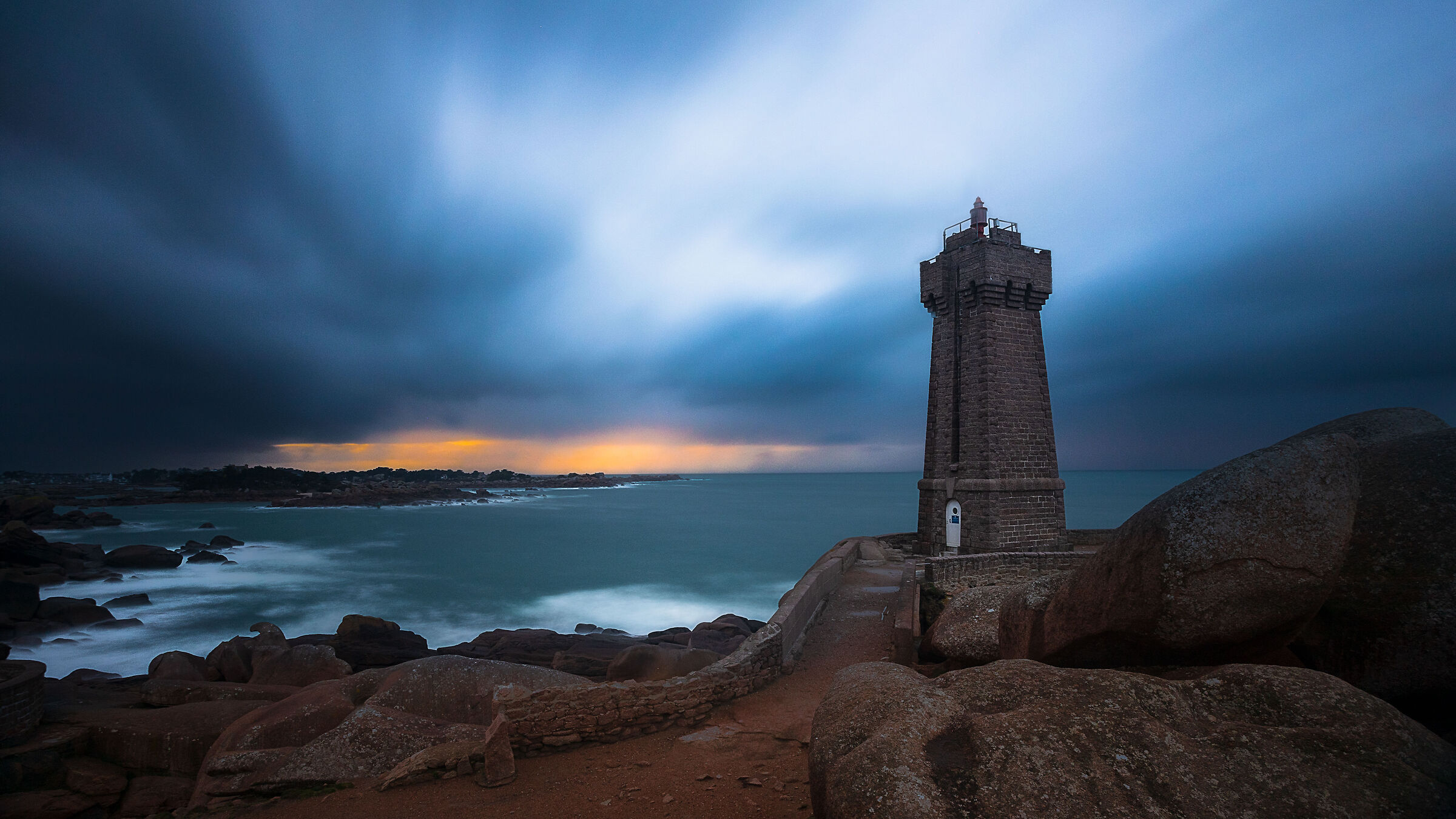 The lighthouse of Man Ruz...