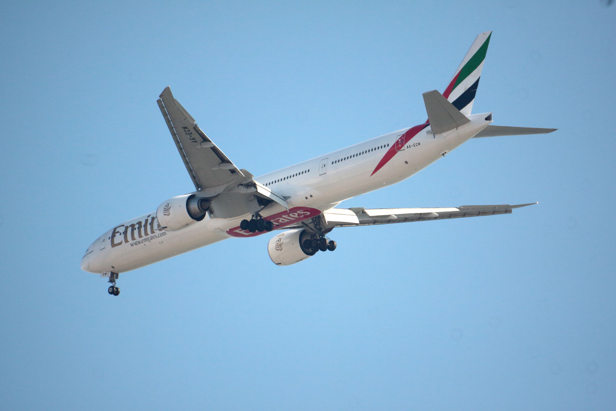 Boeing 777-300 A6-ECM Emirates EK135 DXB-VCE 2...