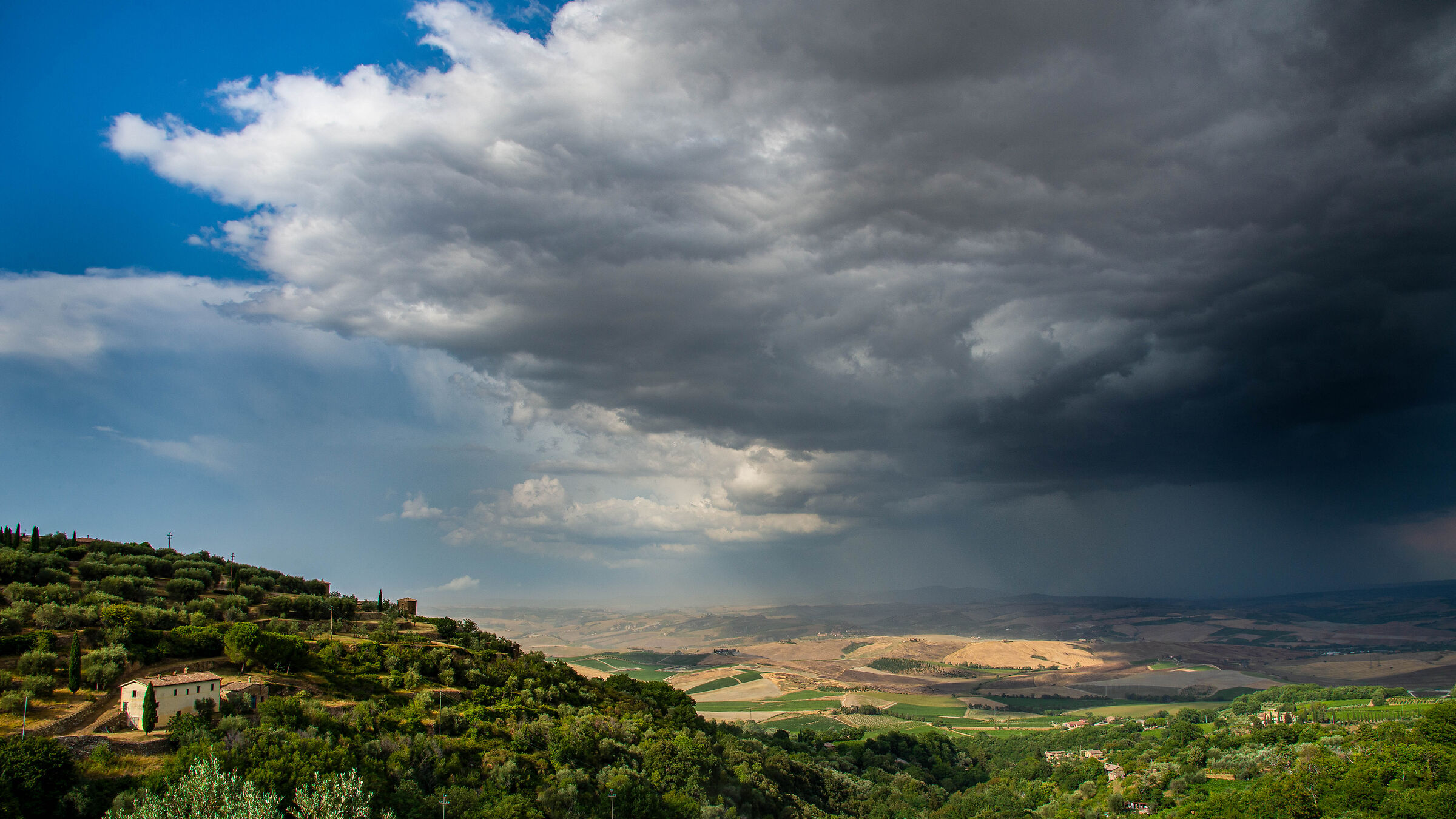 The arrival of the storm in Val d'Orcia...