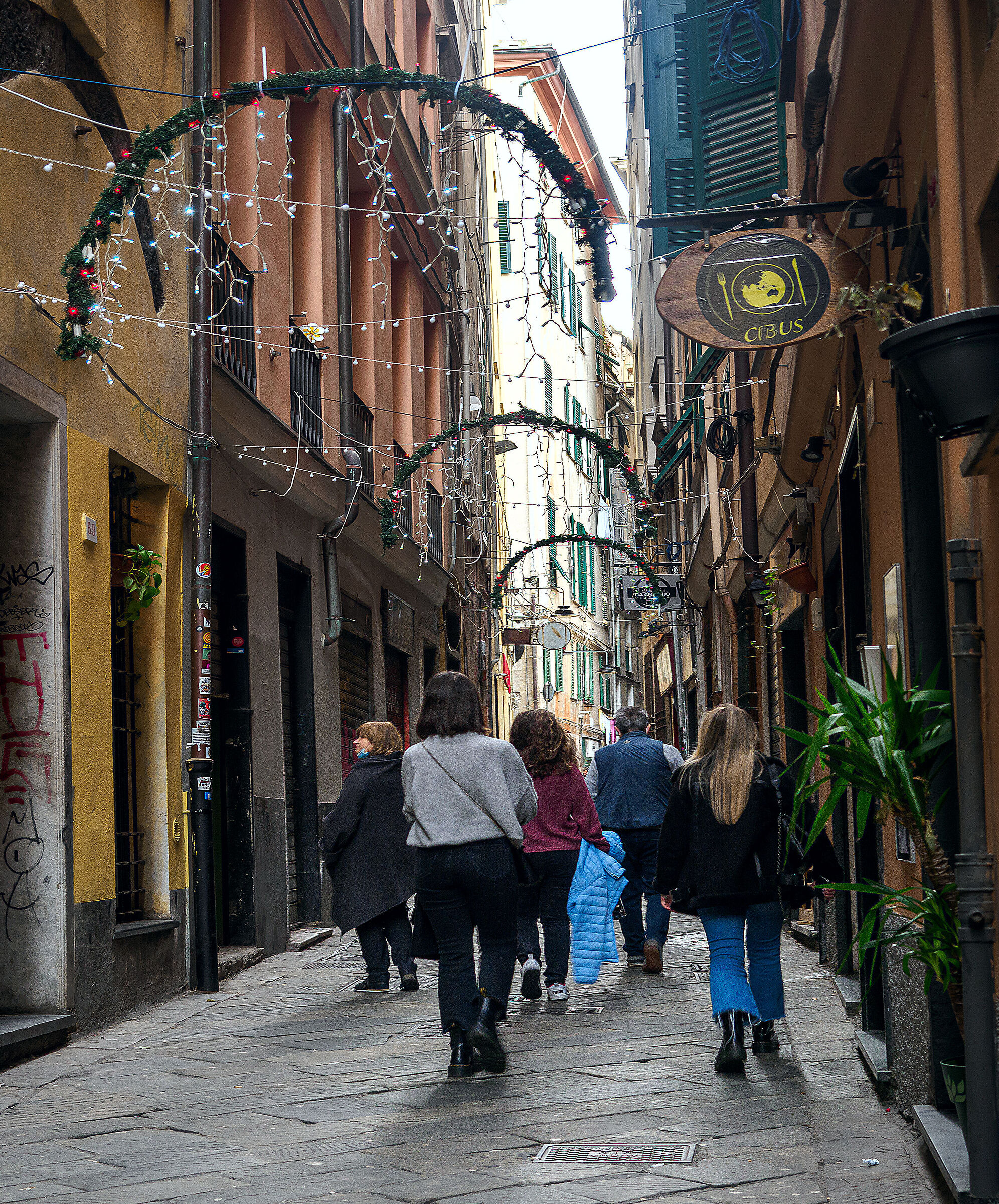 Genoa - Walking through the alleys...