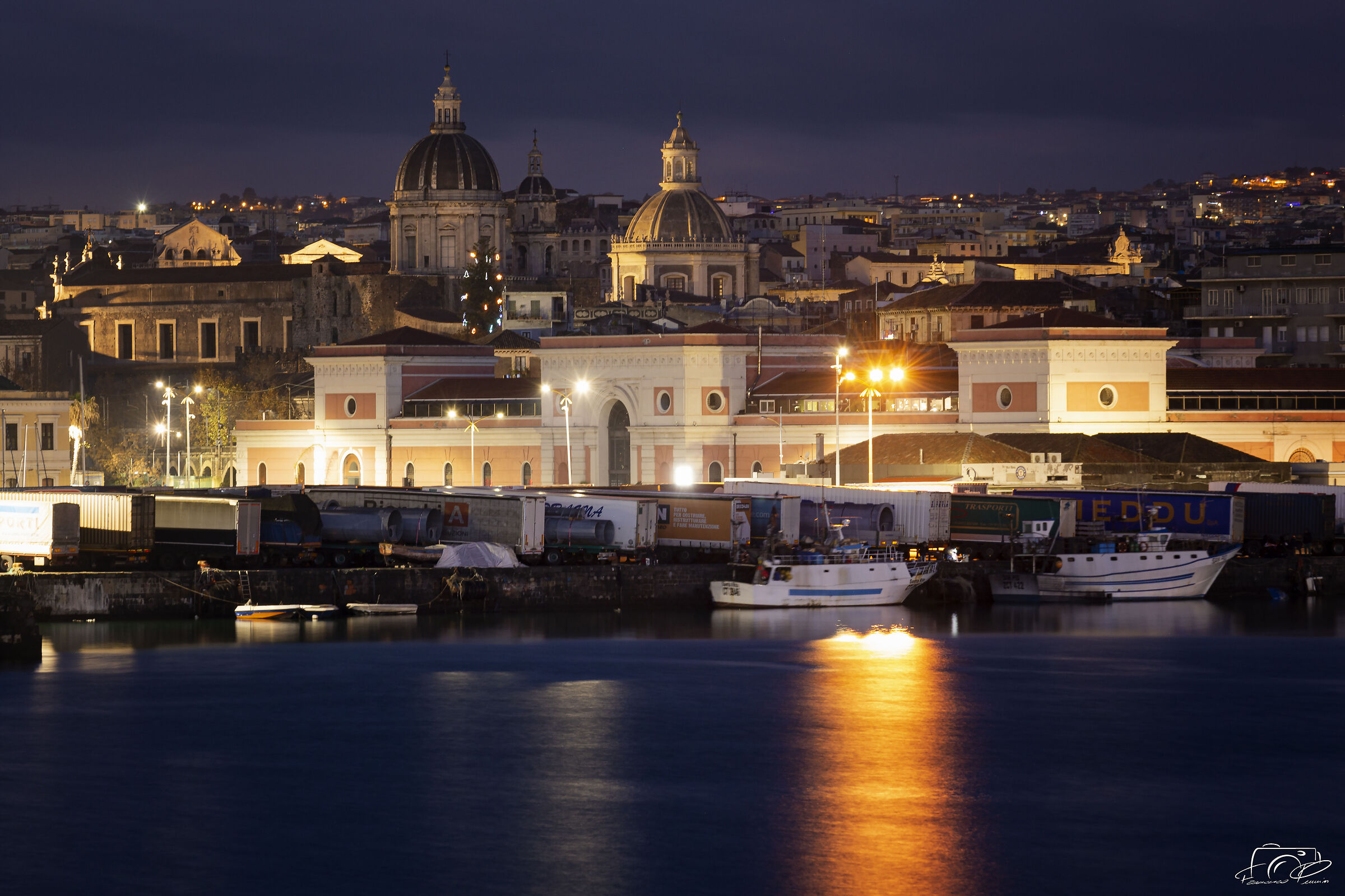 Uno scorcio di Catania nel silenzio della notte...