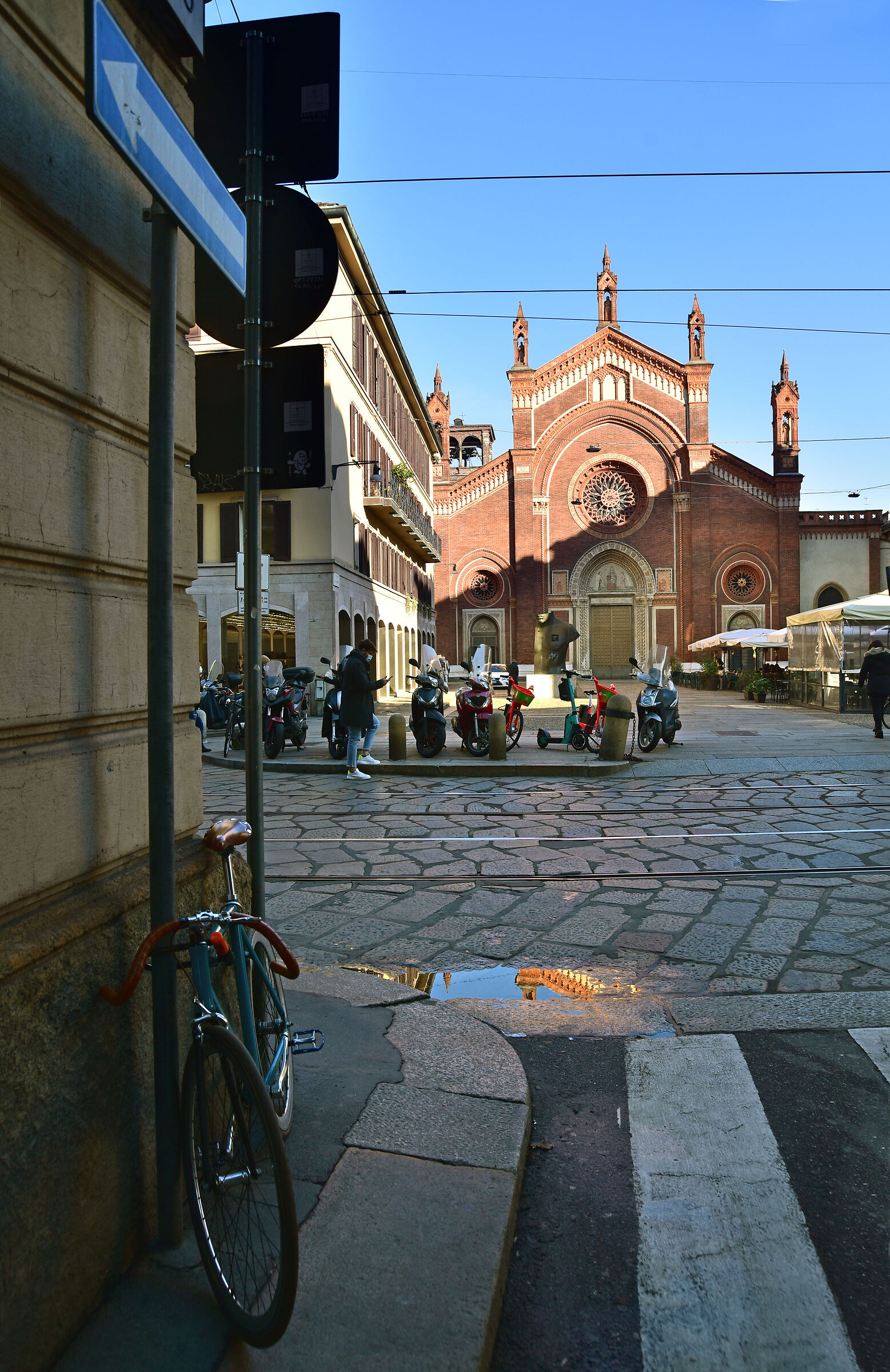 parcheggio anche in Piazza del Carmine...