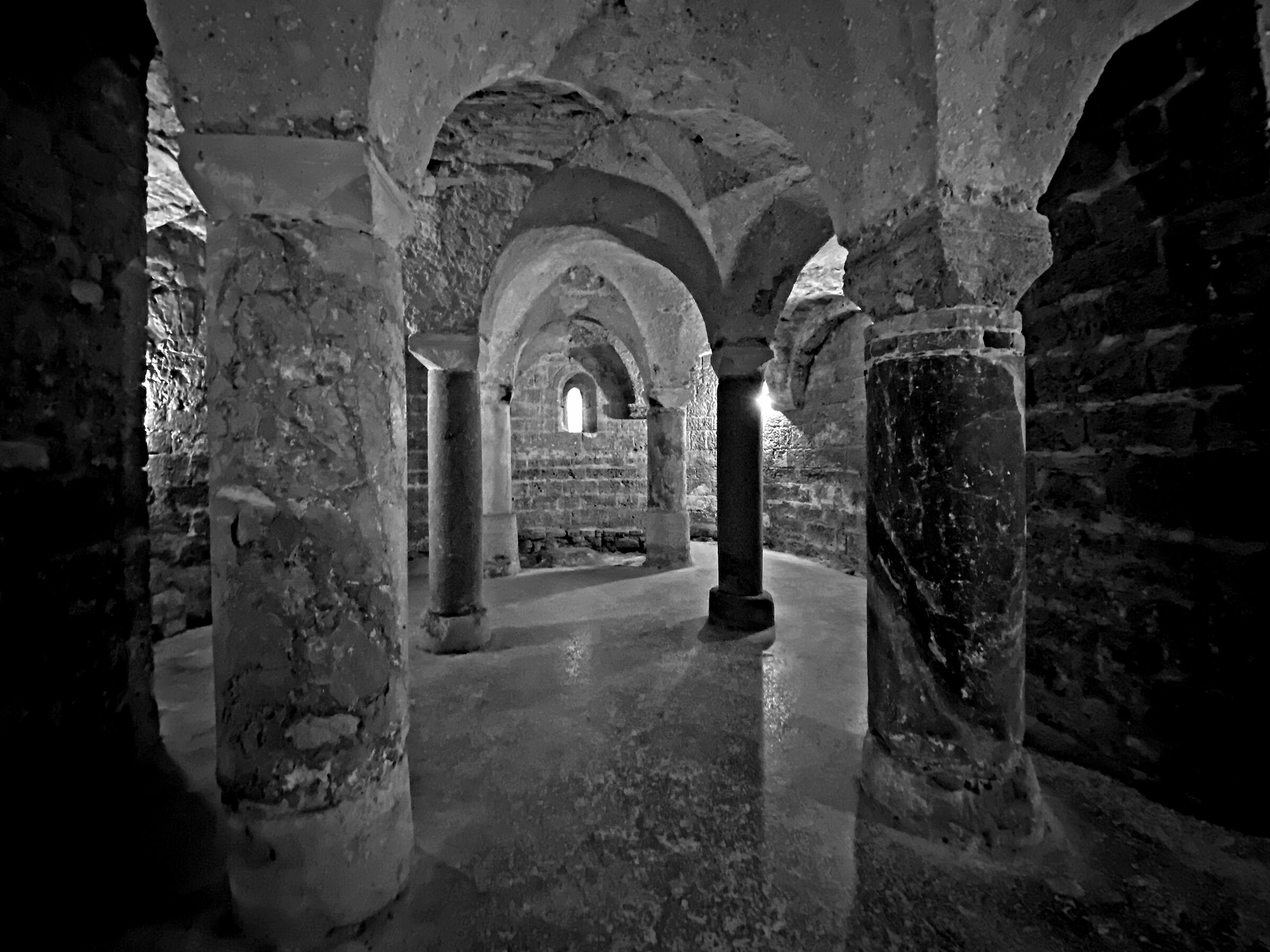Chiesa di San Michele Arcangelo cripta...