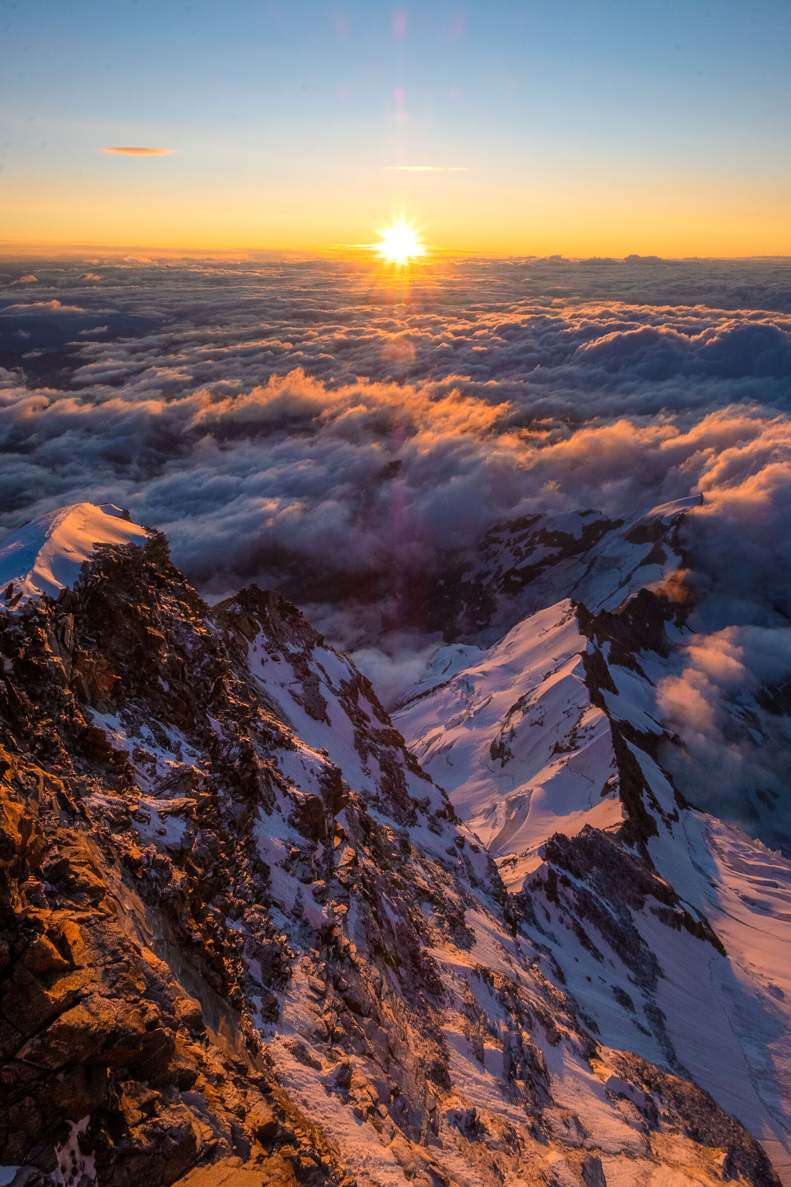 Sunrise from the top, Capanna Margherita (4556m)...