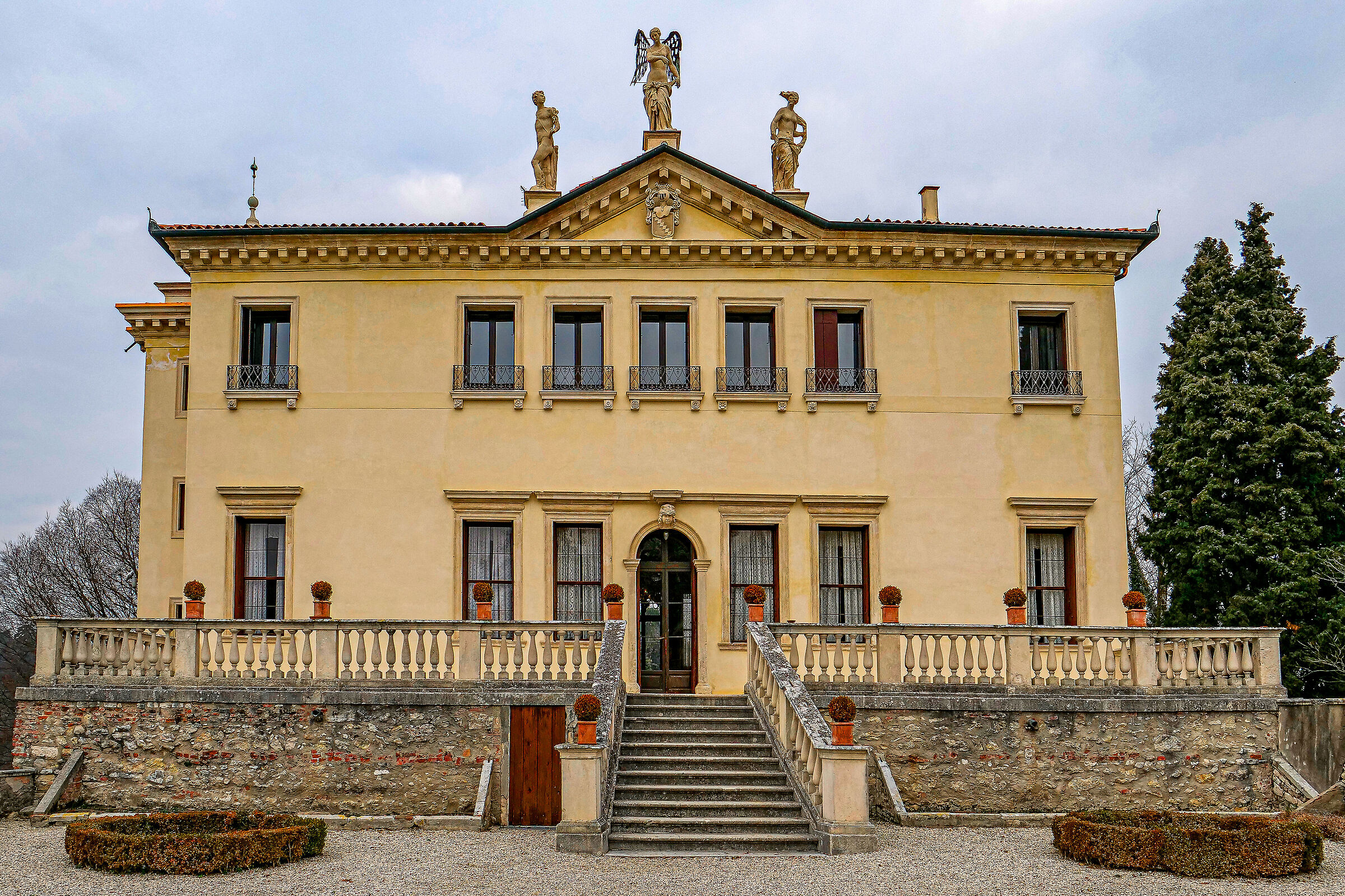 Villa Valmarana, front view of the building...