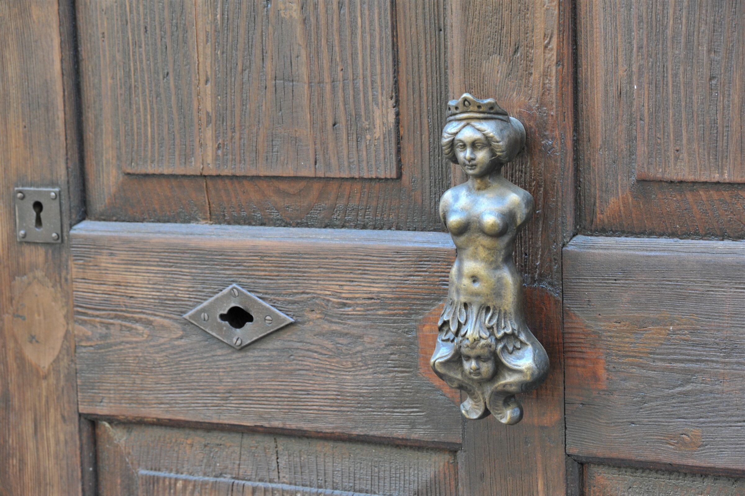 "Anthropomorphic handle" - Antique wing door - Tn...