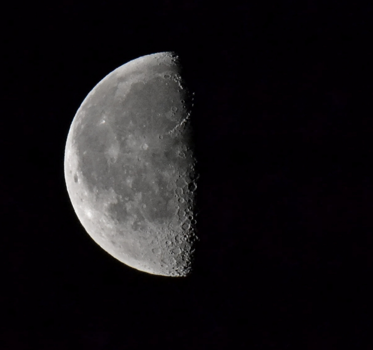 23.02.2022 06:45 - Last quarter moon...