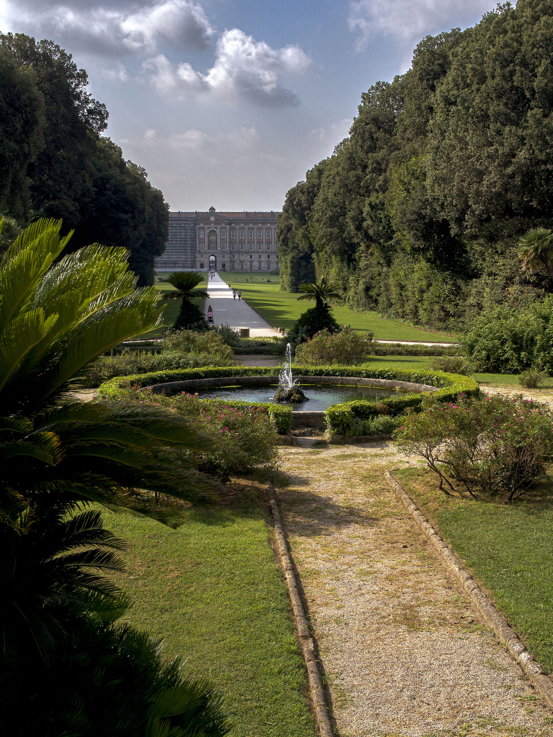 I show you the right way... for the Royal Palace...