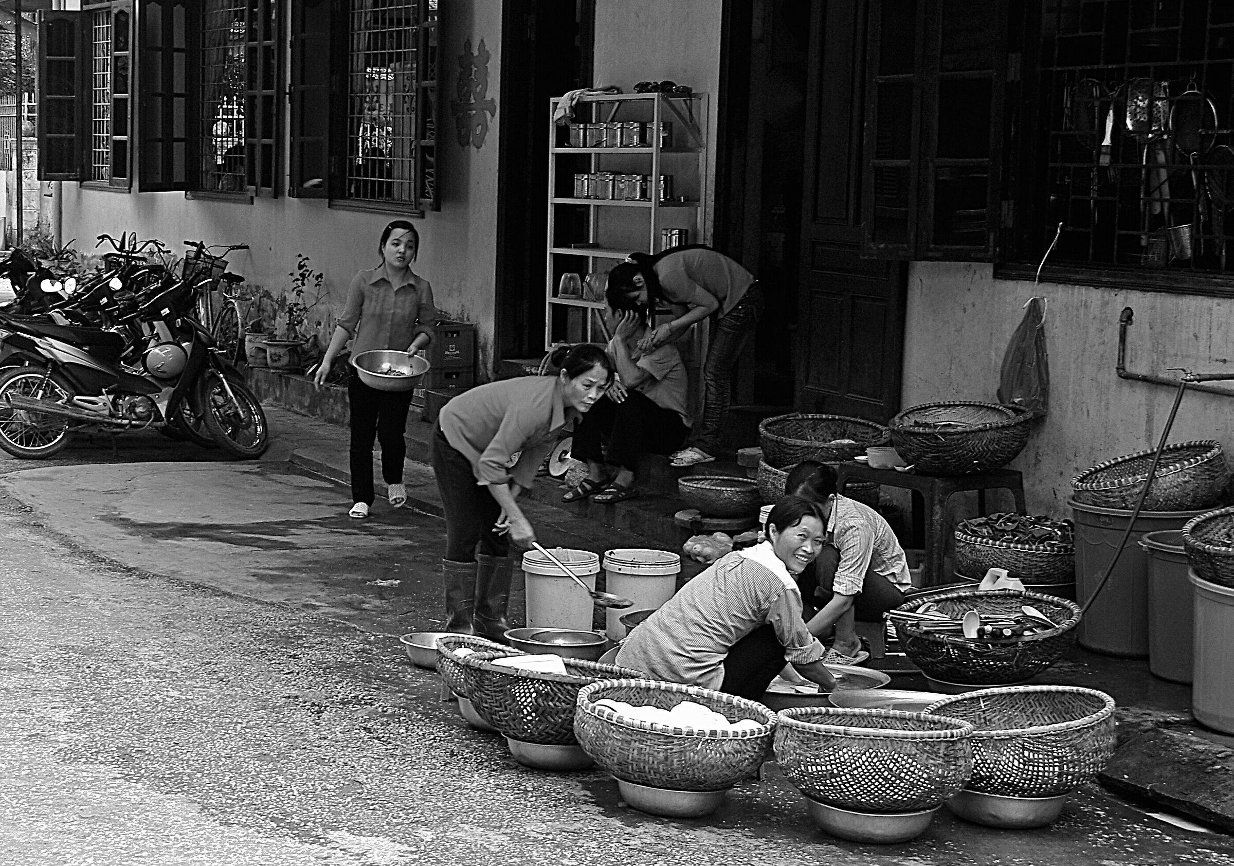 Dishwashing, Ha-Noi, Vietnam...