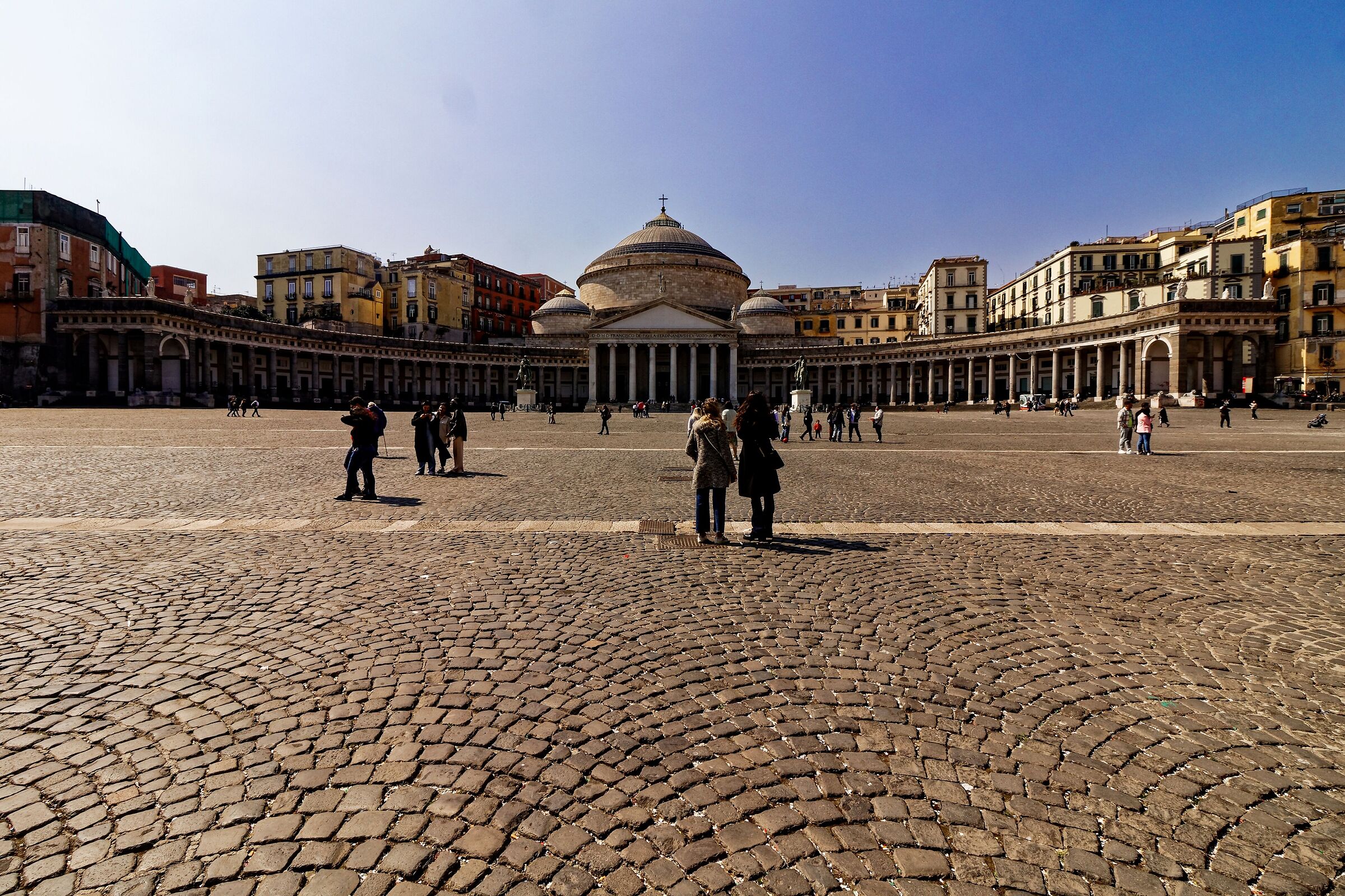 La grande piazza di Napoli...