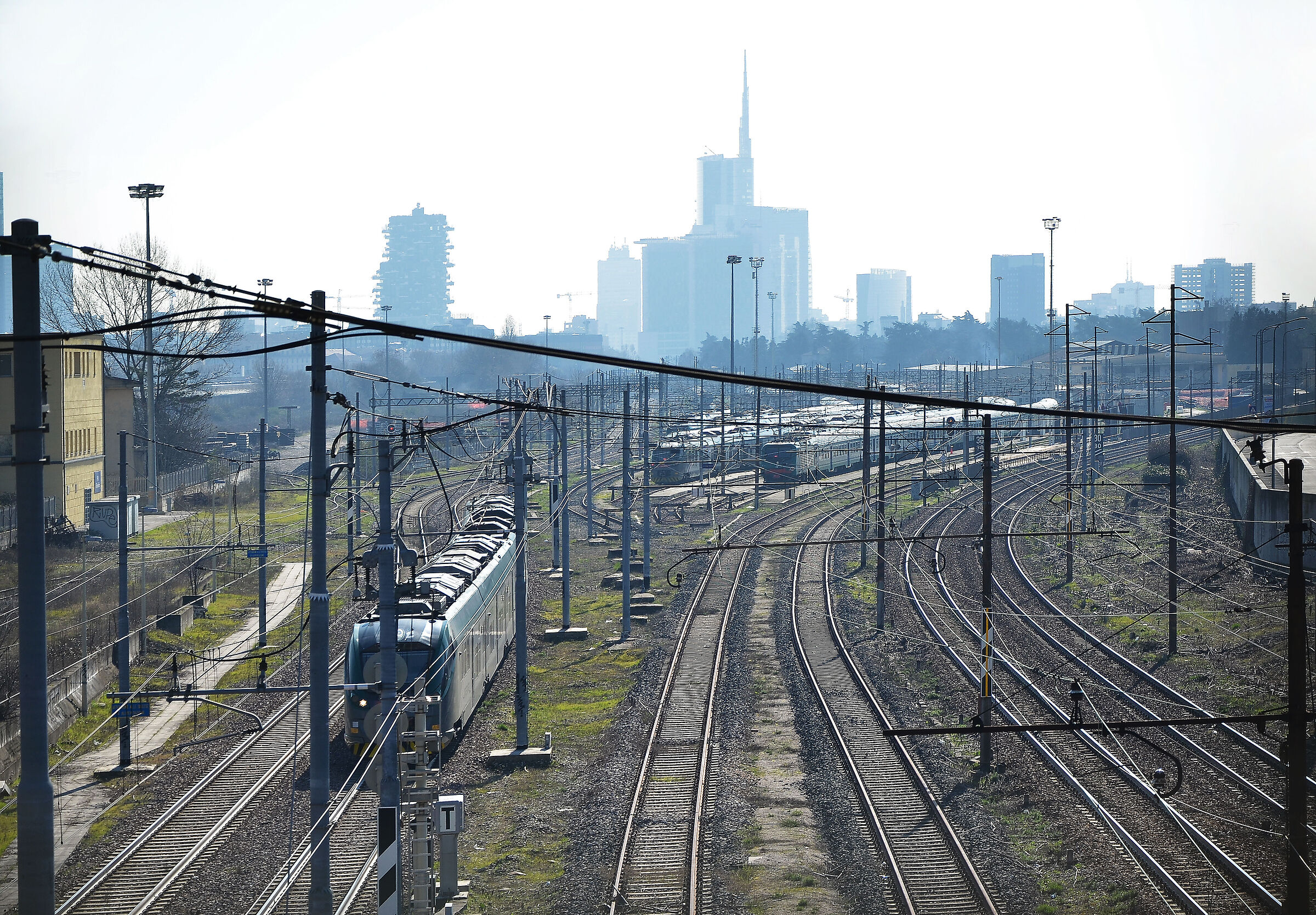 poles, cable, rails .. and then Milan...