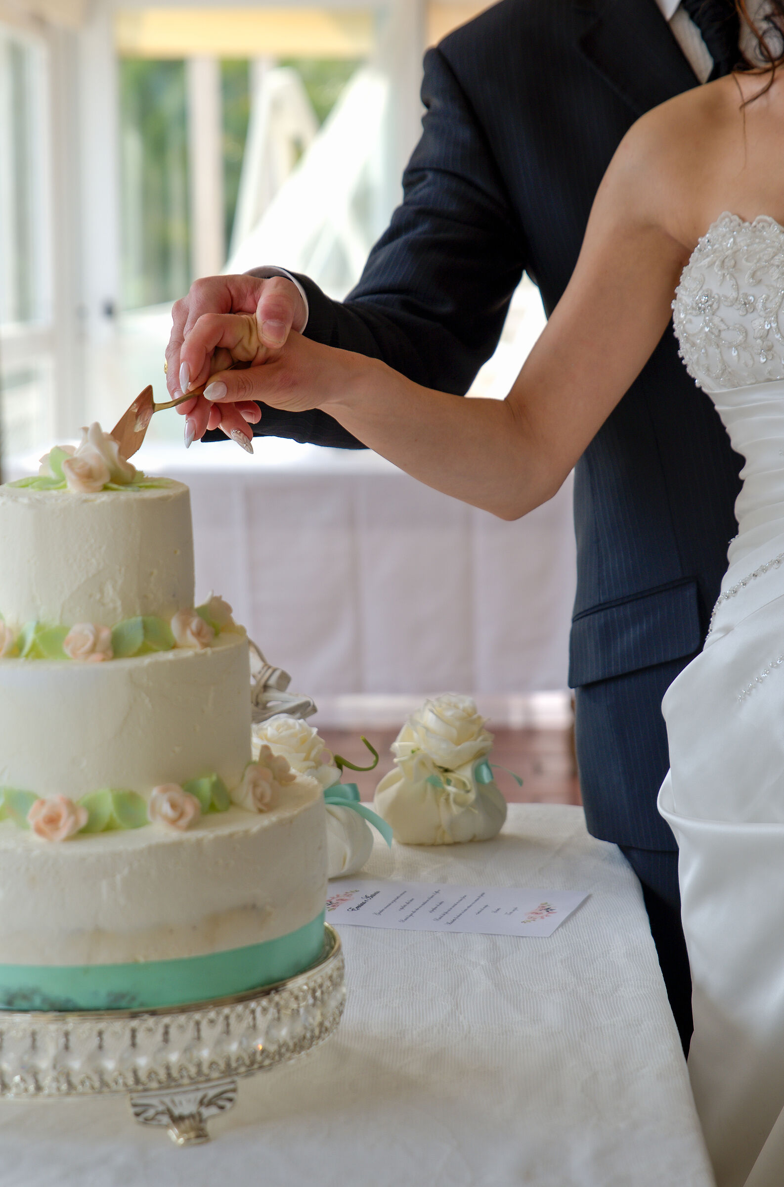 The cutting of the cake ...