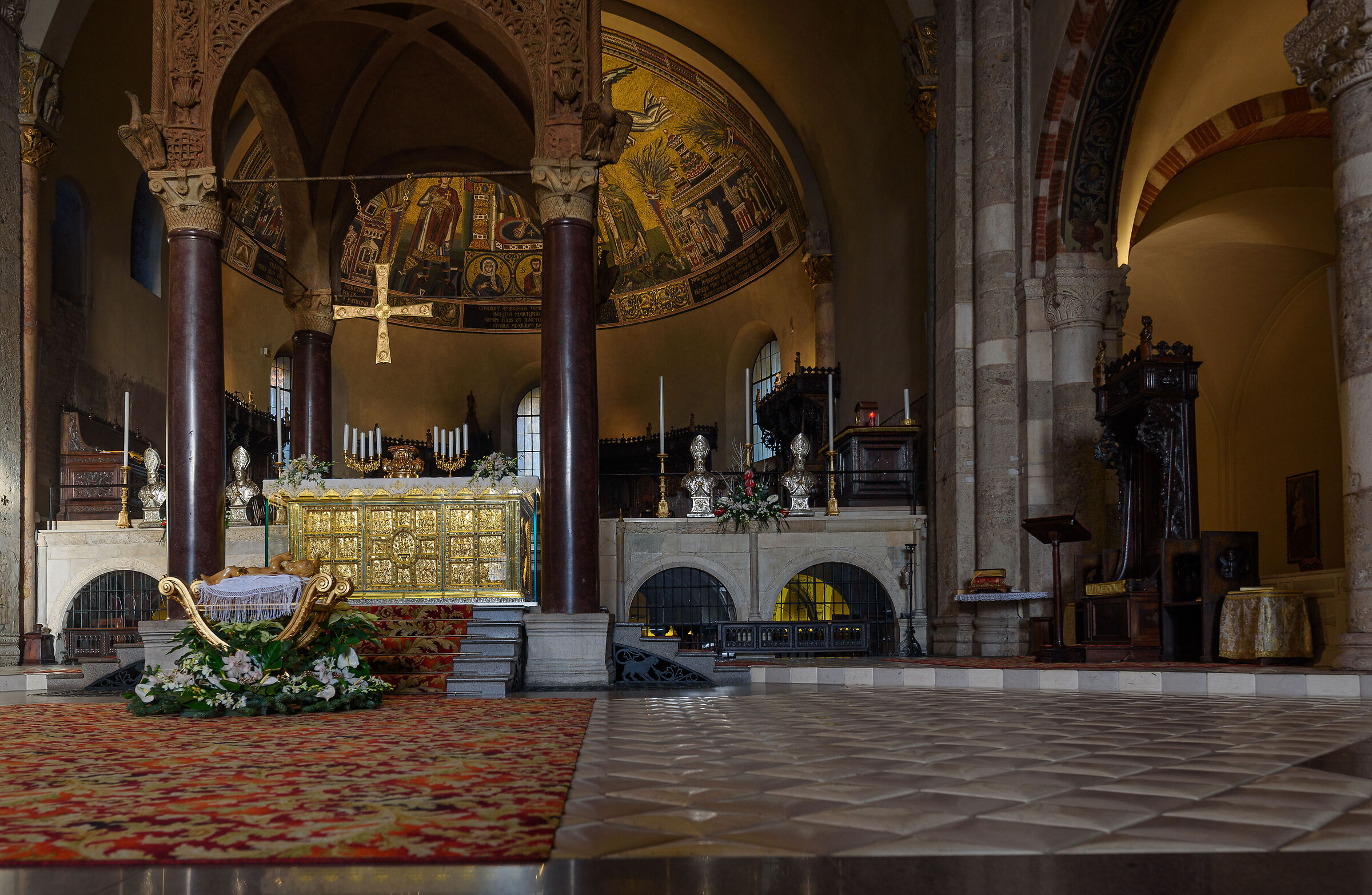 L'Altare Maggiore di S. Ambrogio Natale 2018...