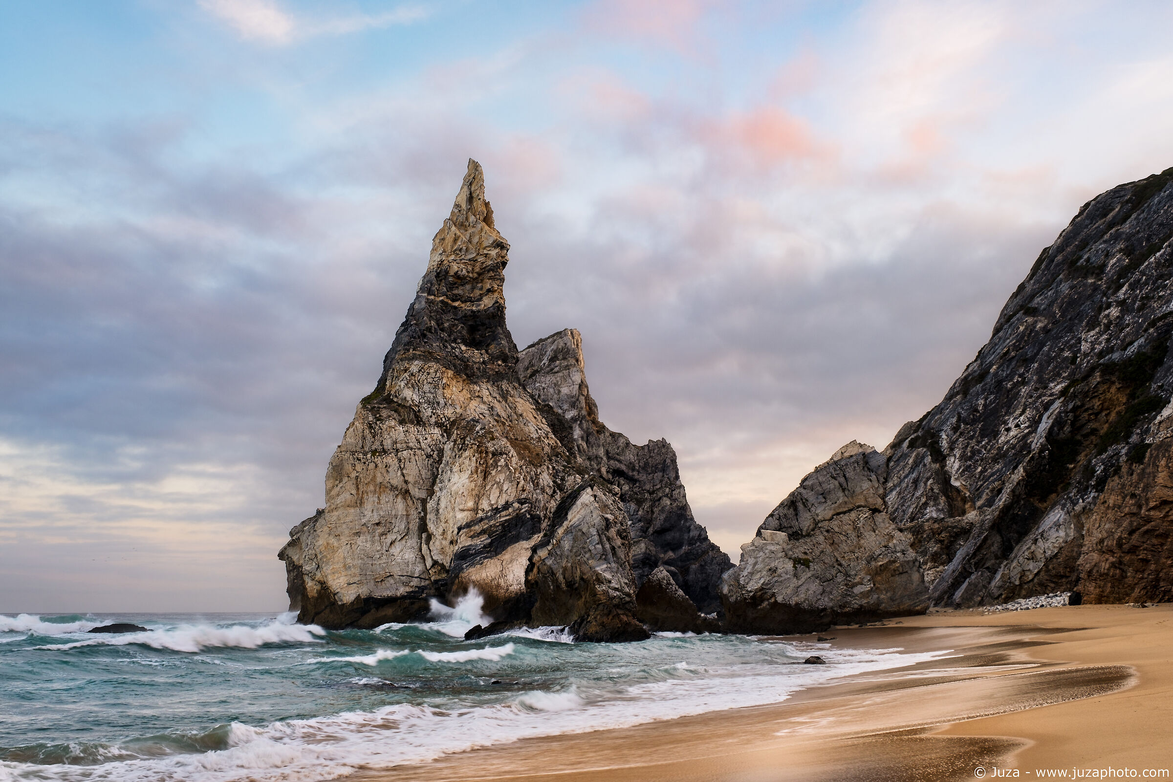 The cliffs of Praia da Ursa...