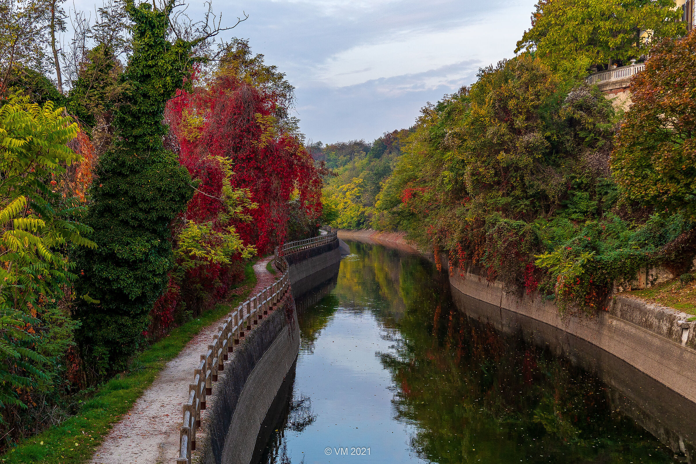 Autumn reflections on the Villoresi canal...