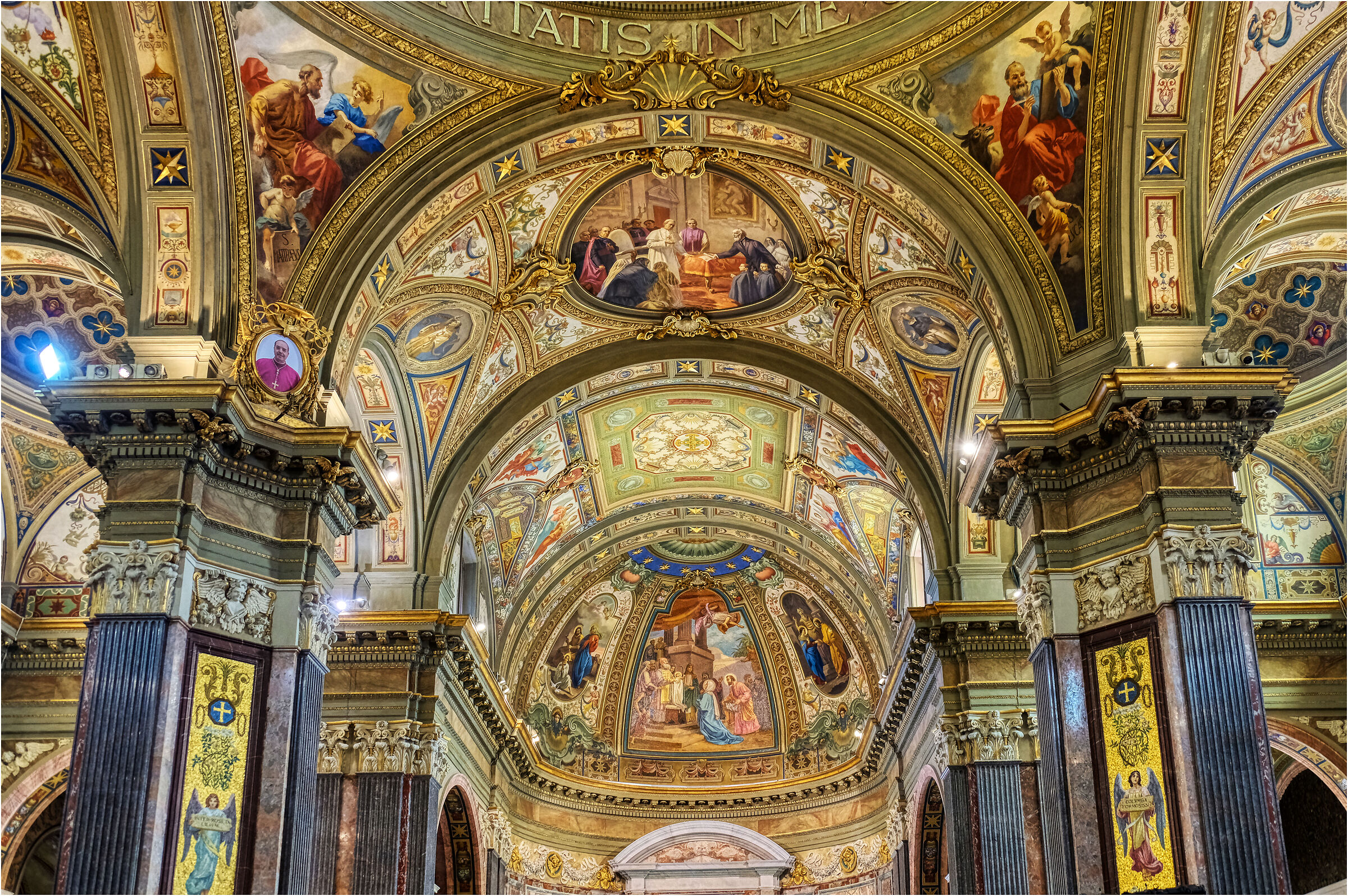 Basilica Di Pompei...