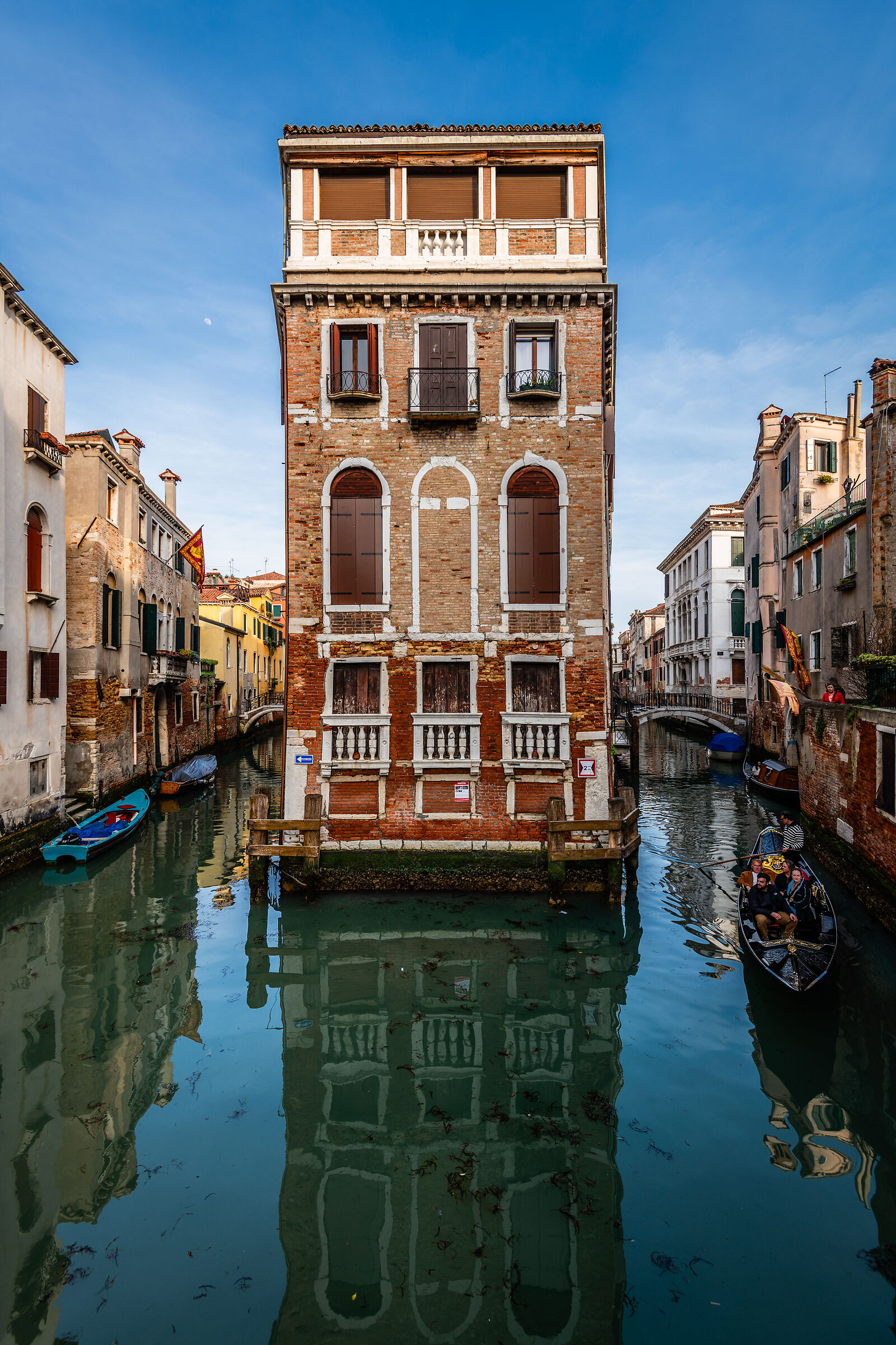 Palazzo Tetta and the gondola...