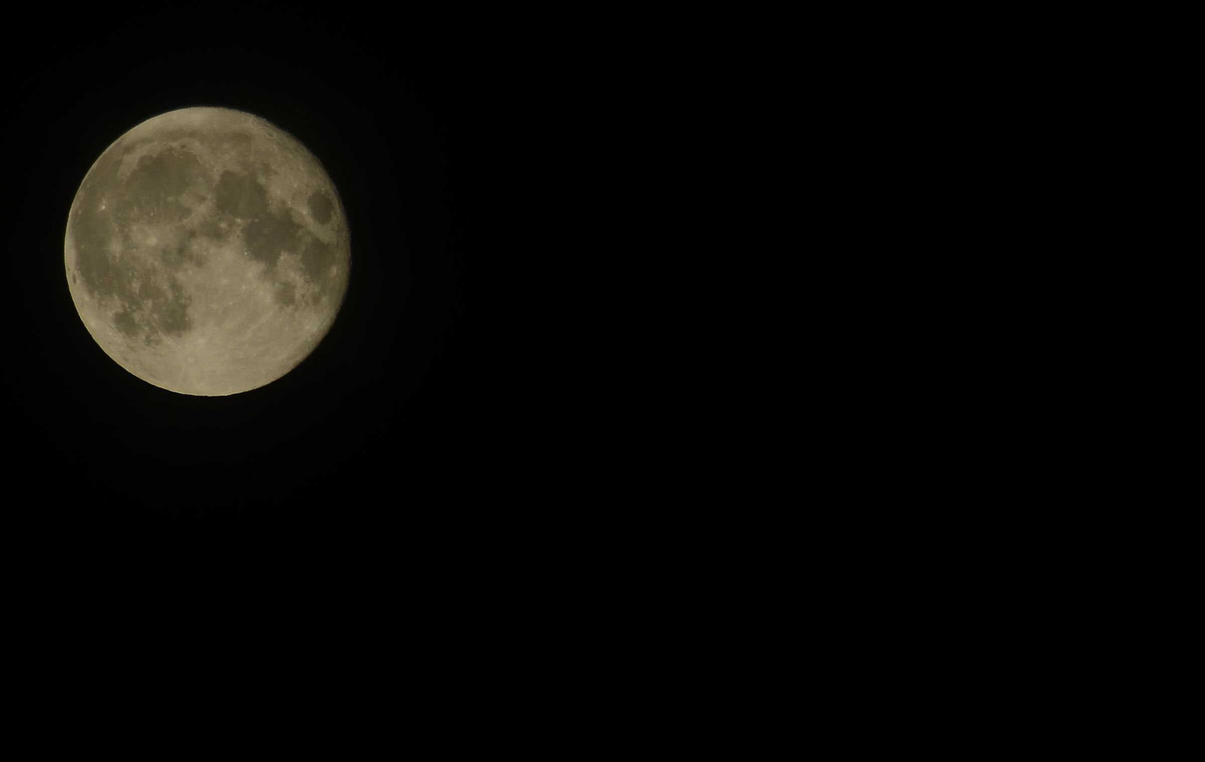 Luna, l'oro nel cielo notturno...
