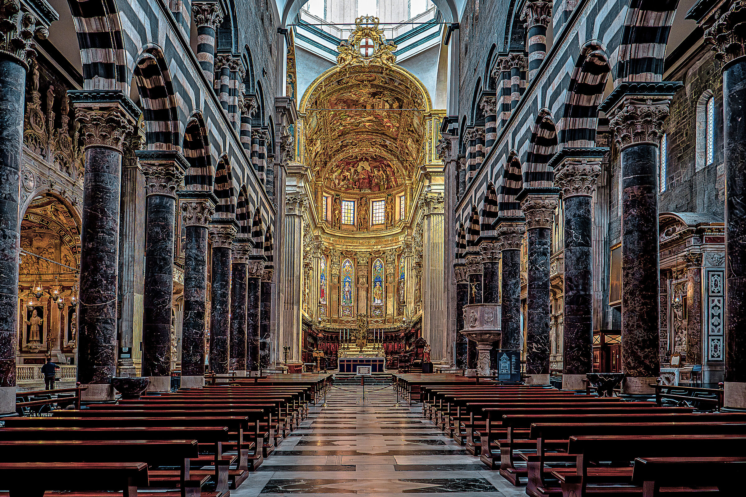 Interior of the cathedral of San Lorenzo (Genoa)...