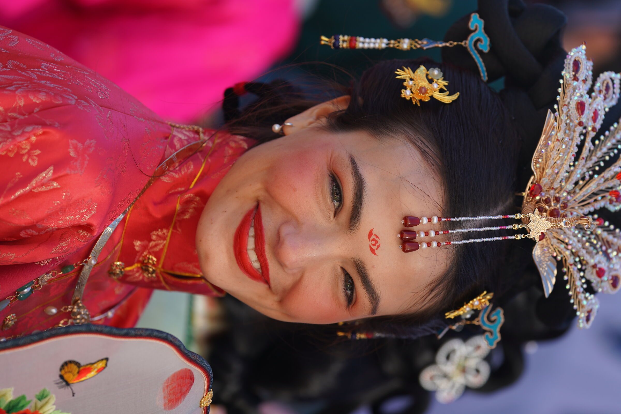 Western Beauty in Chinese Traditional Dress  ...