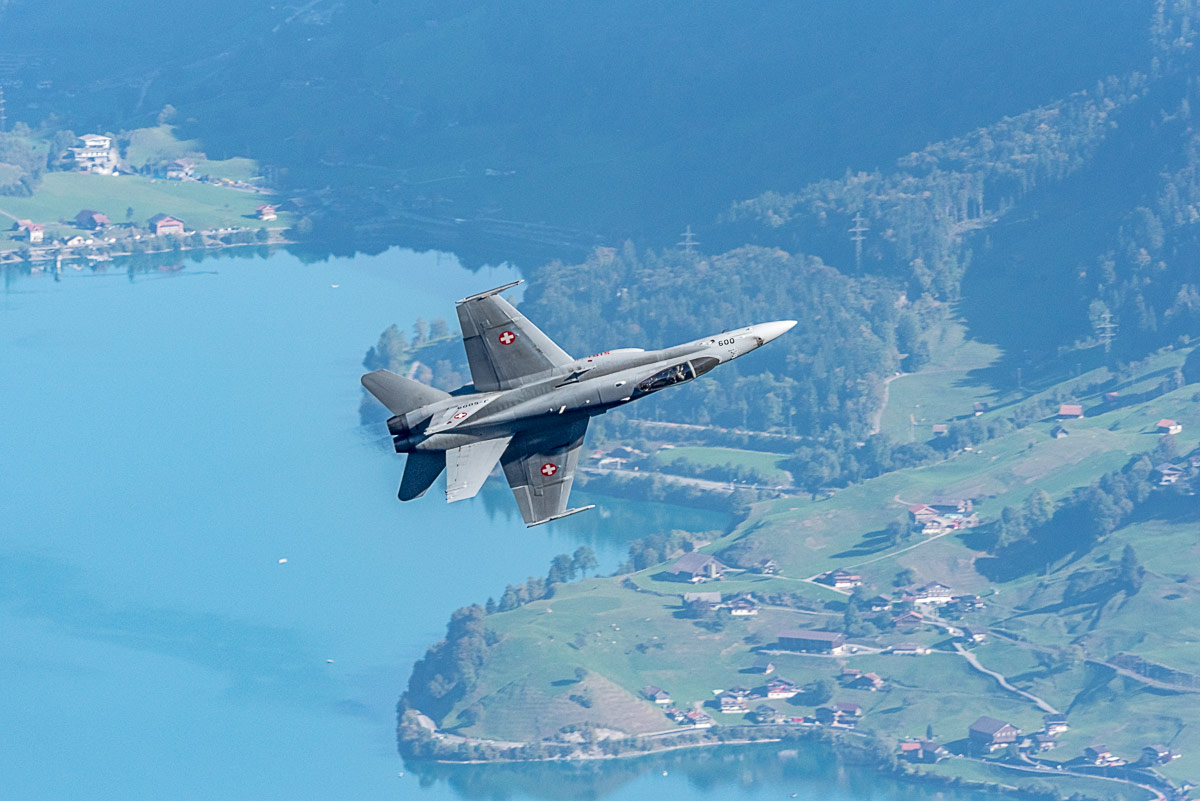 F18 against the backdrop of the Sarnen See...