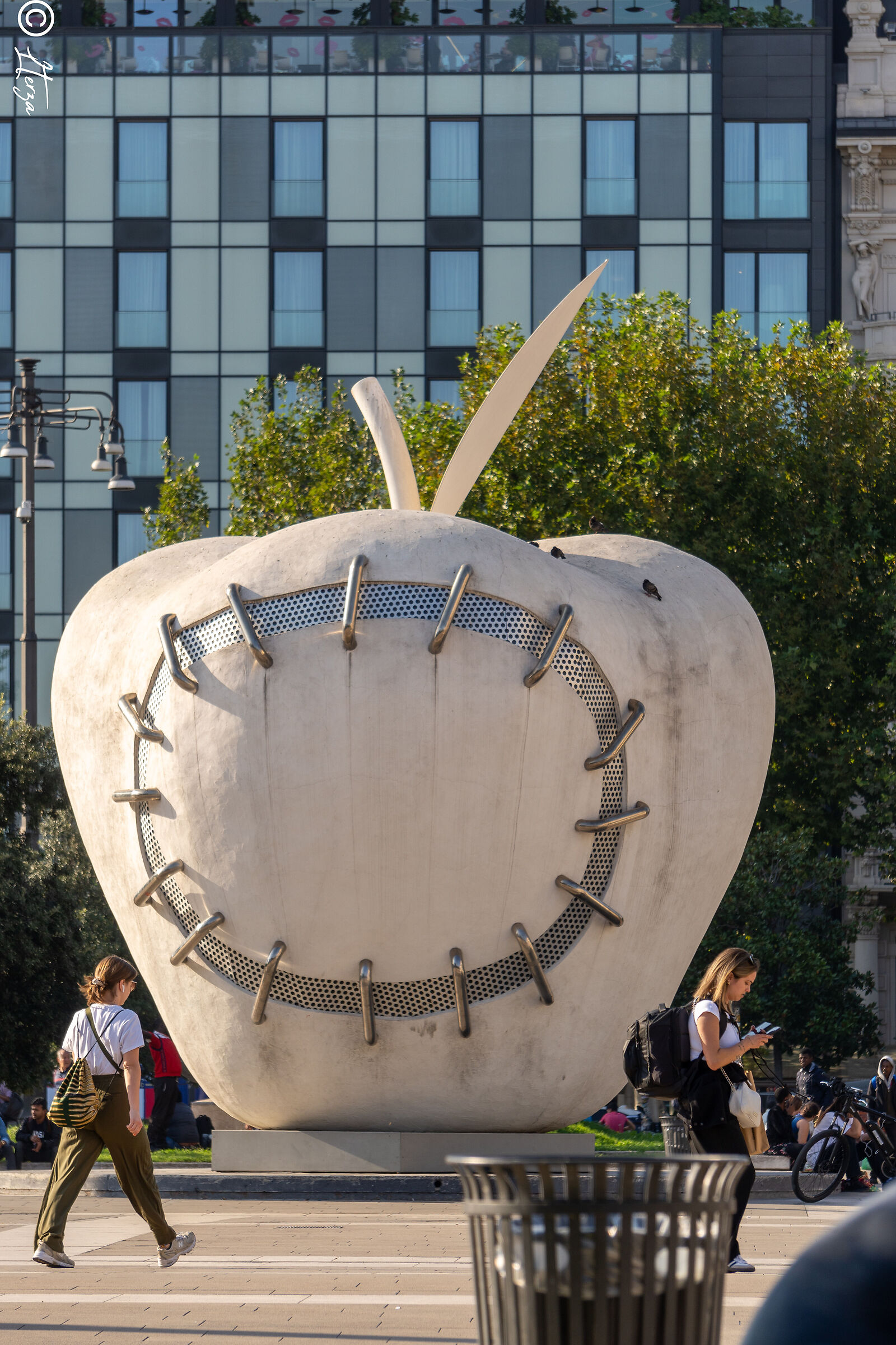 Milan's Apple...