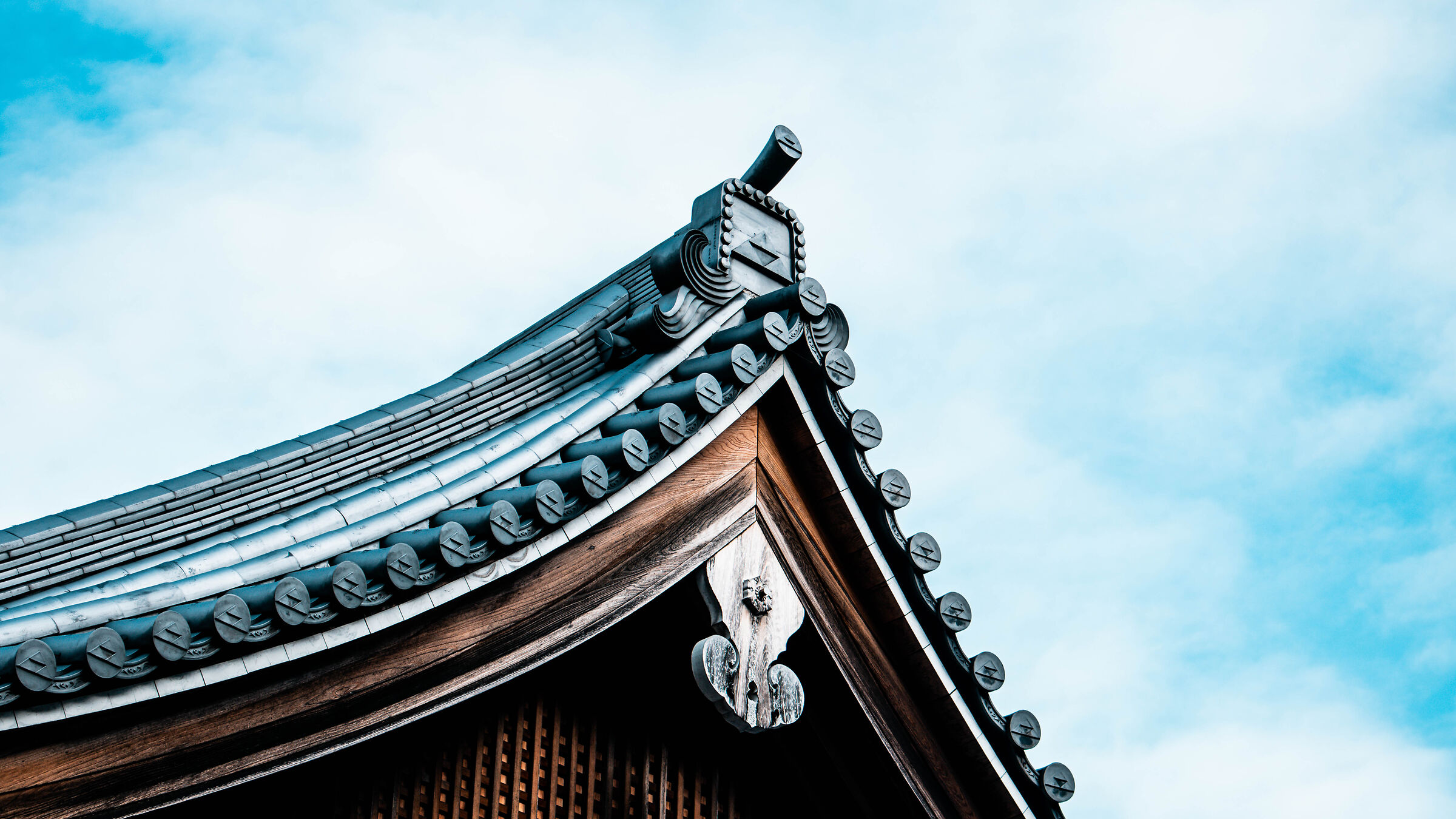 Detail of the roof of Engaku-ji Temple...