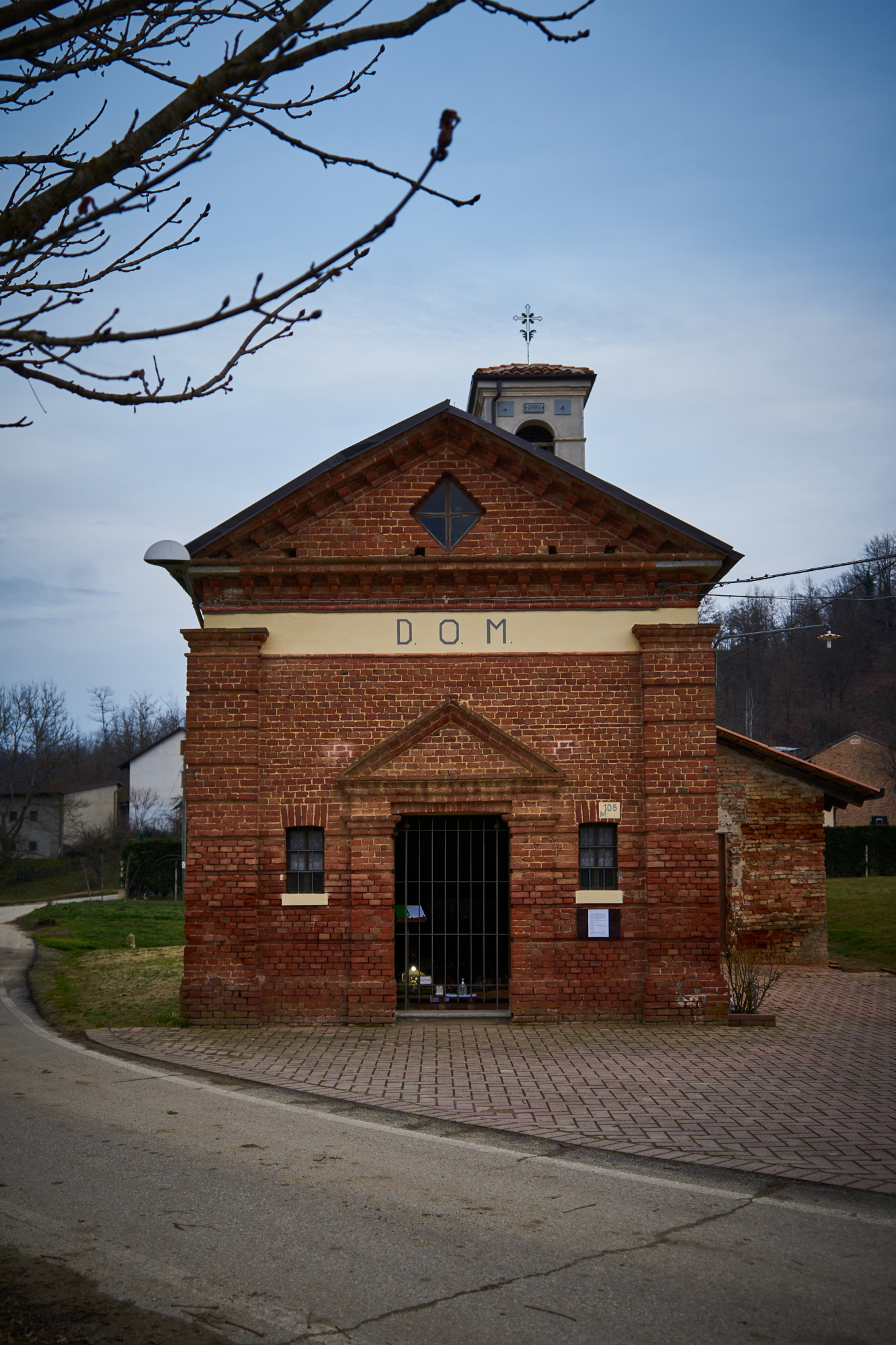 a small church lost in the monferrato...