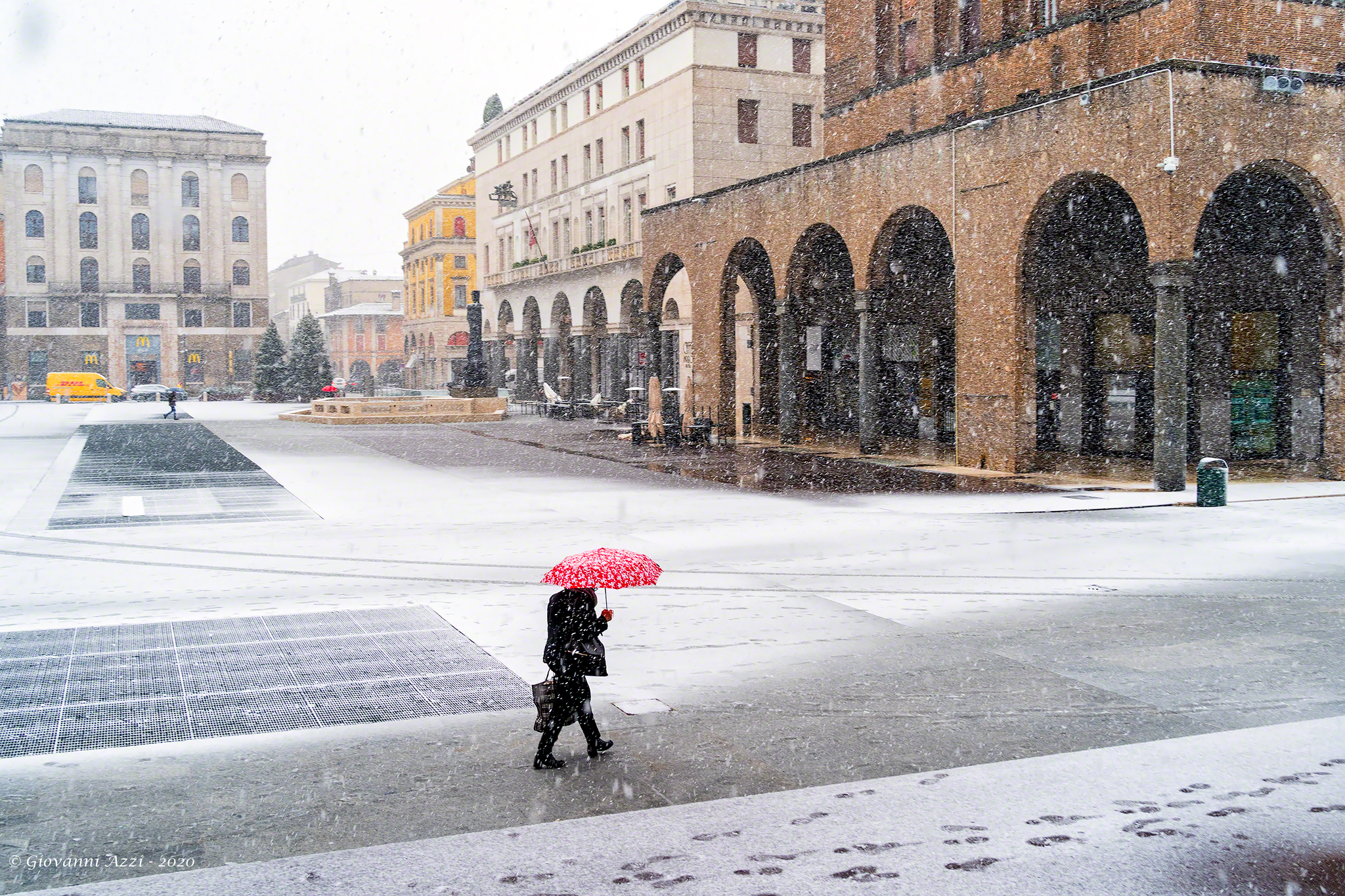 Under the snow in Piazza Vittoria...