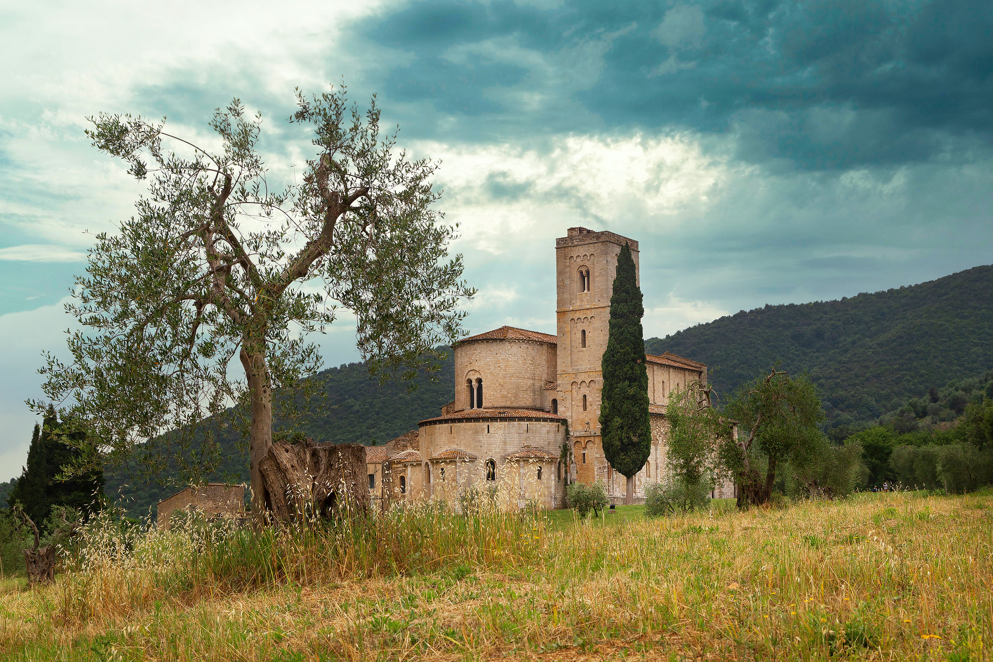 Abbey of Sant'Antimo ...