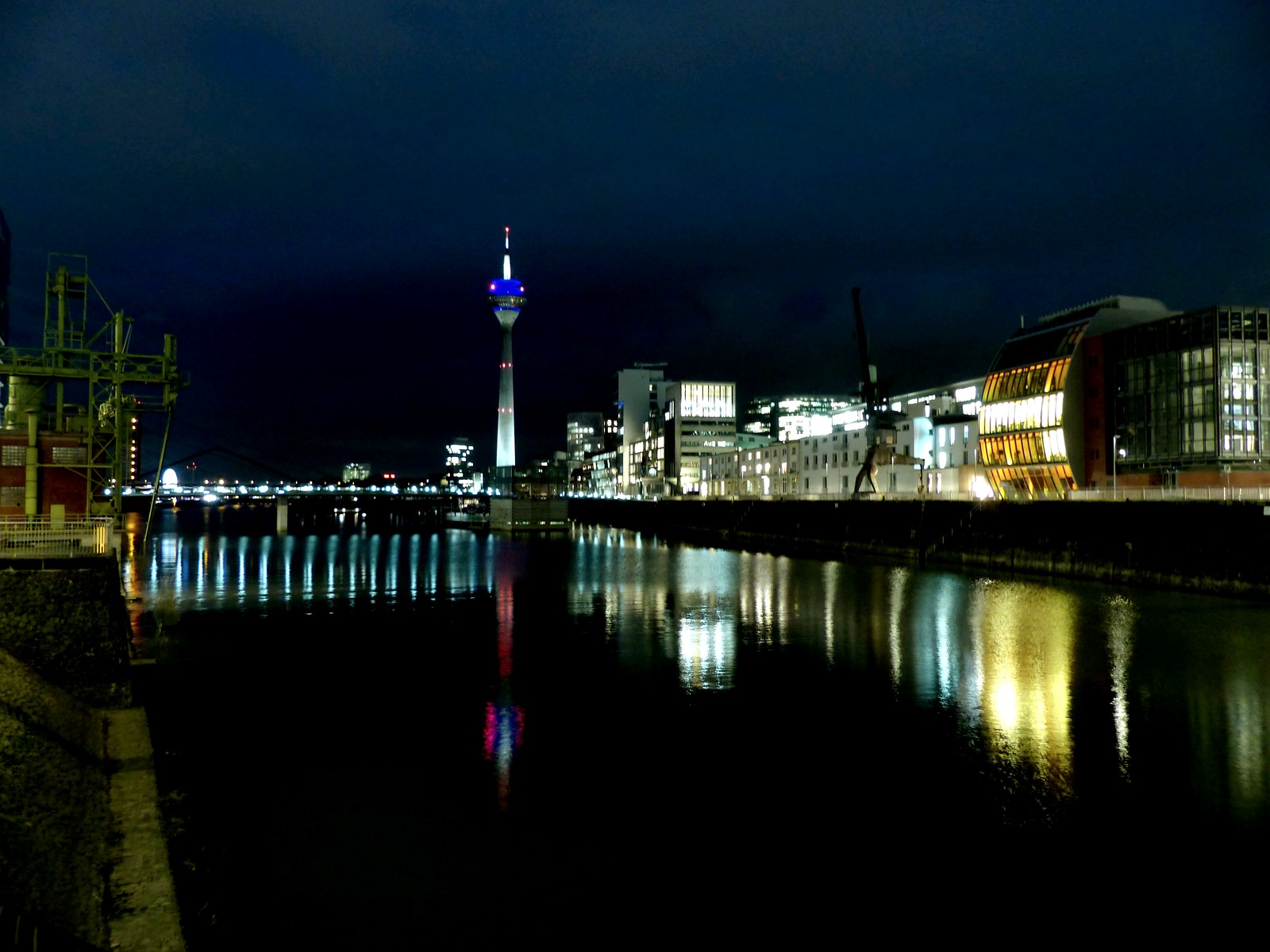 Düsseldorf by night...