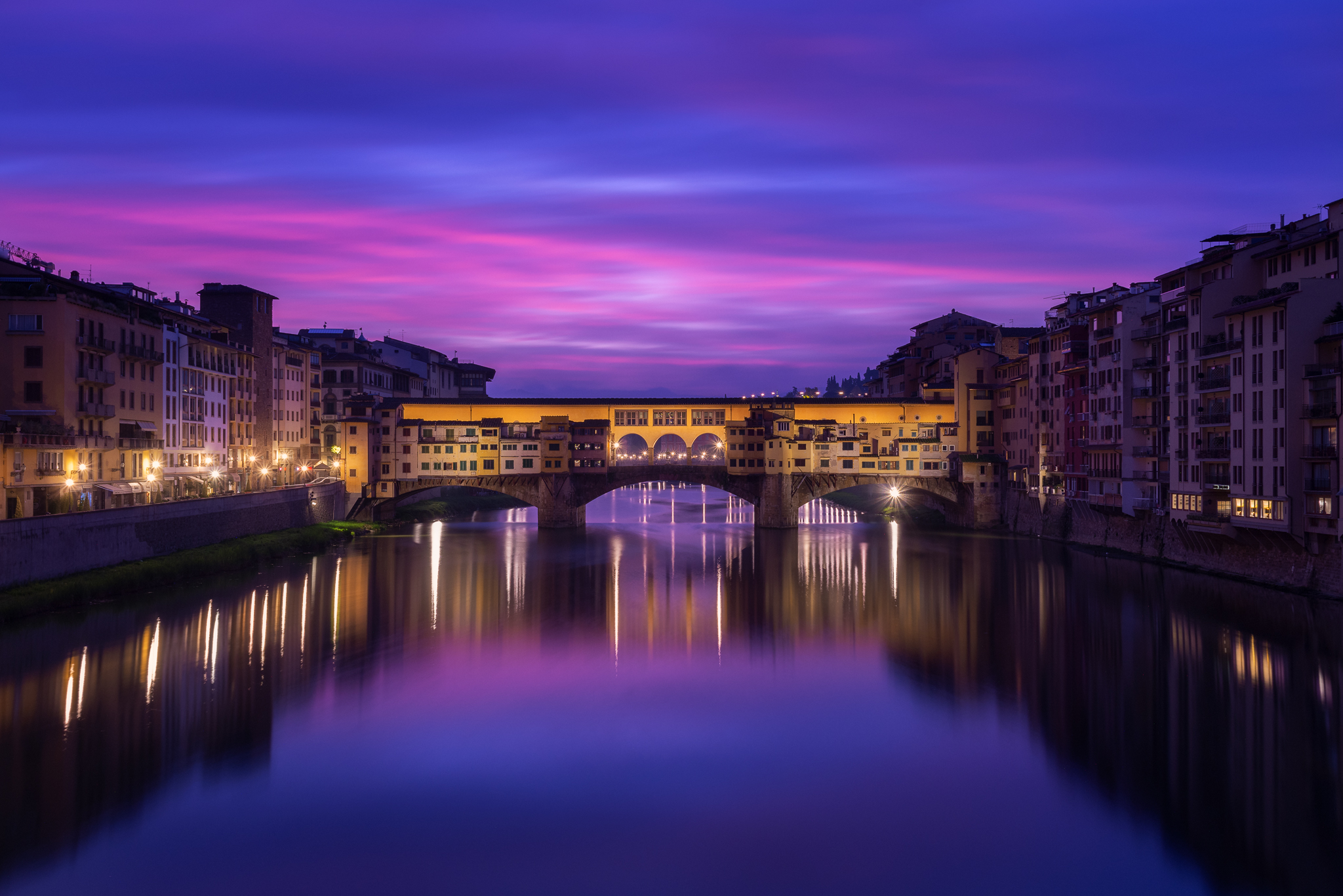 Colorful sunrise in Ponte Vecchio...
