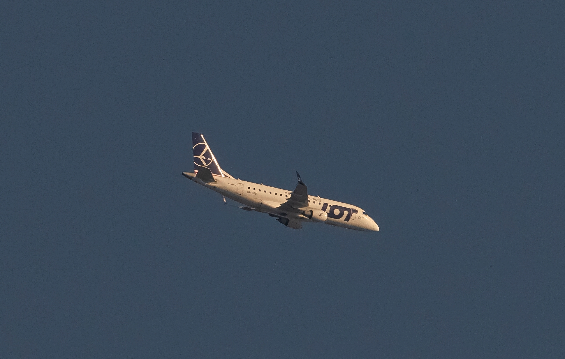 Polish Airlines SP-LDG airliner 14/04/2021...