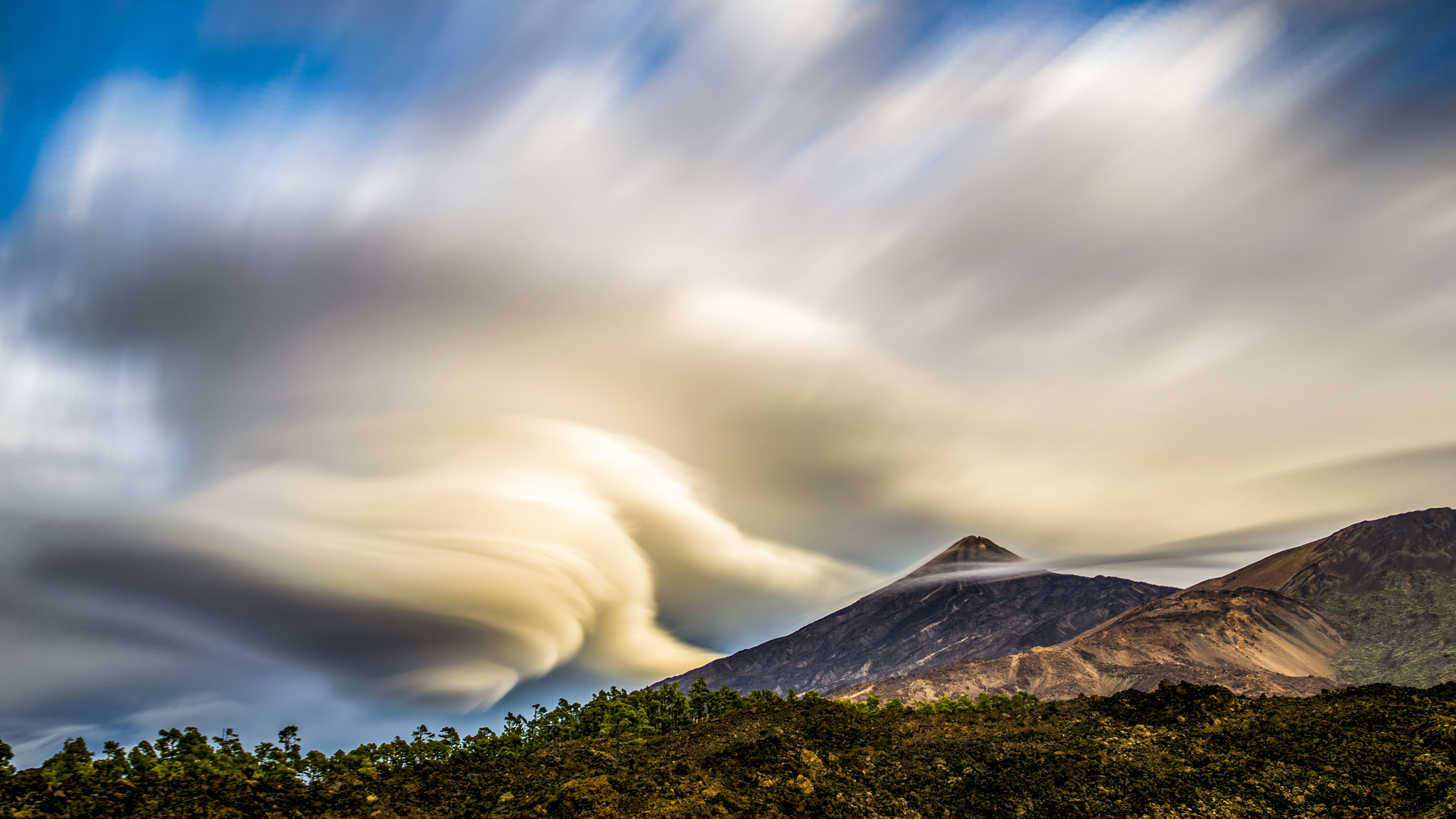 lenticular clouds over Teide...