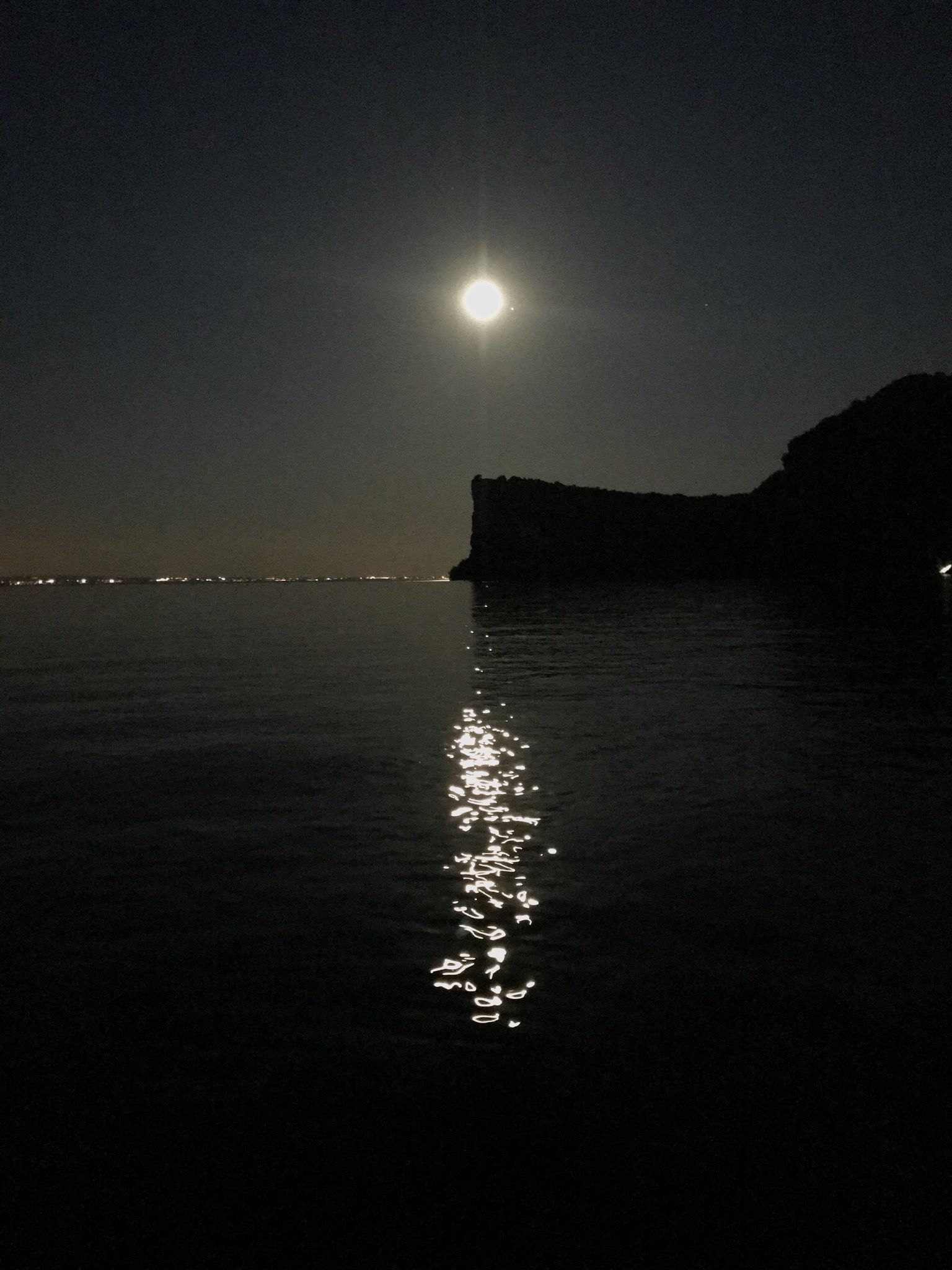 Luna sulla Rocca di Manerba...