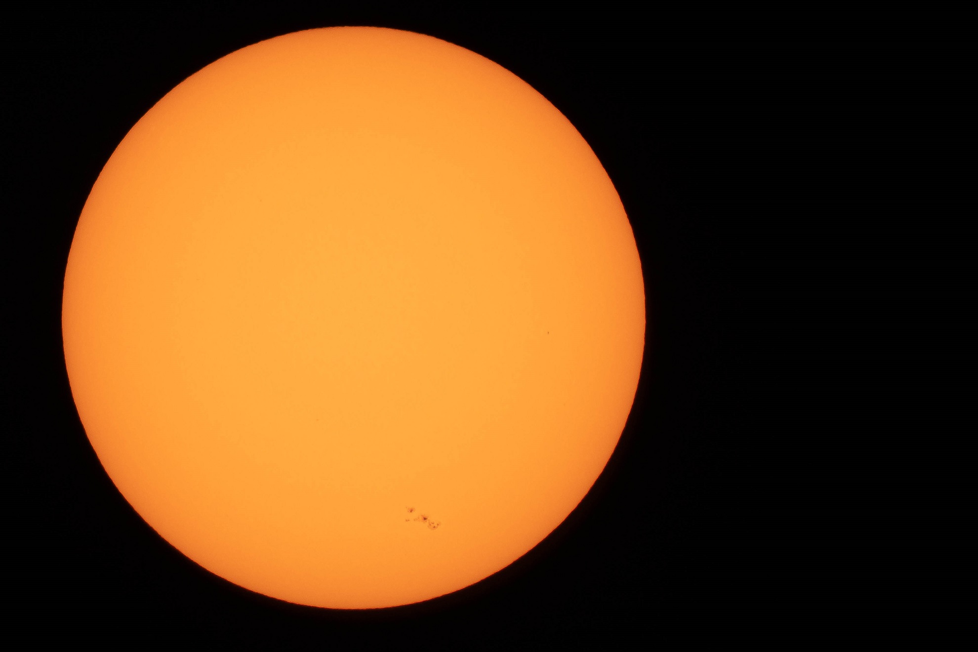 today at 18.00 sunspots...