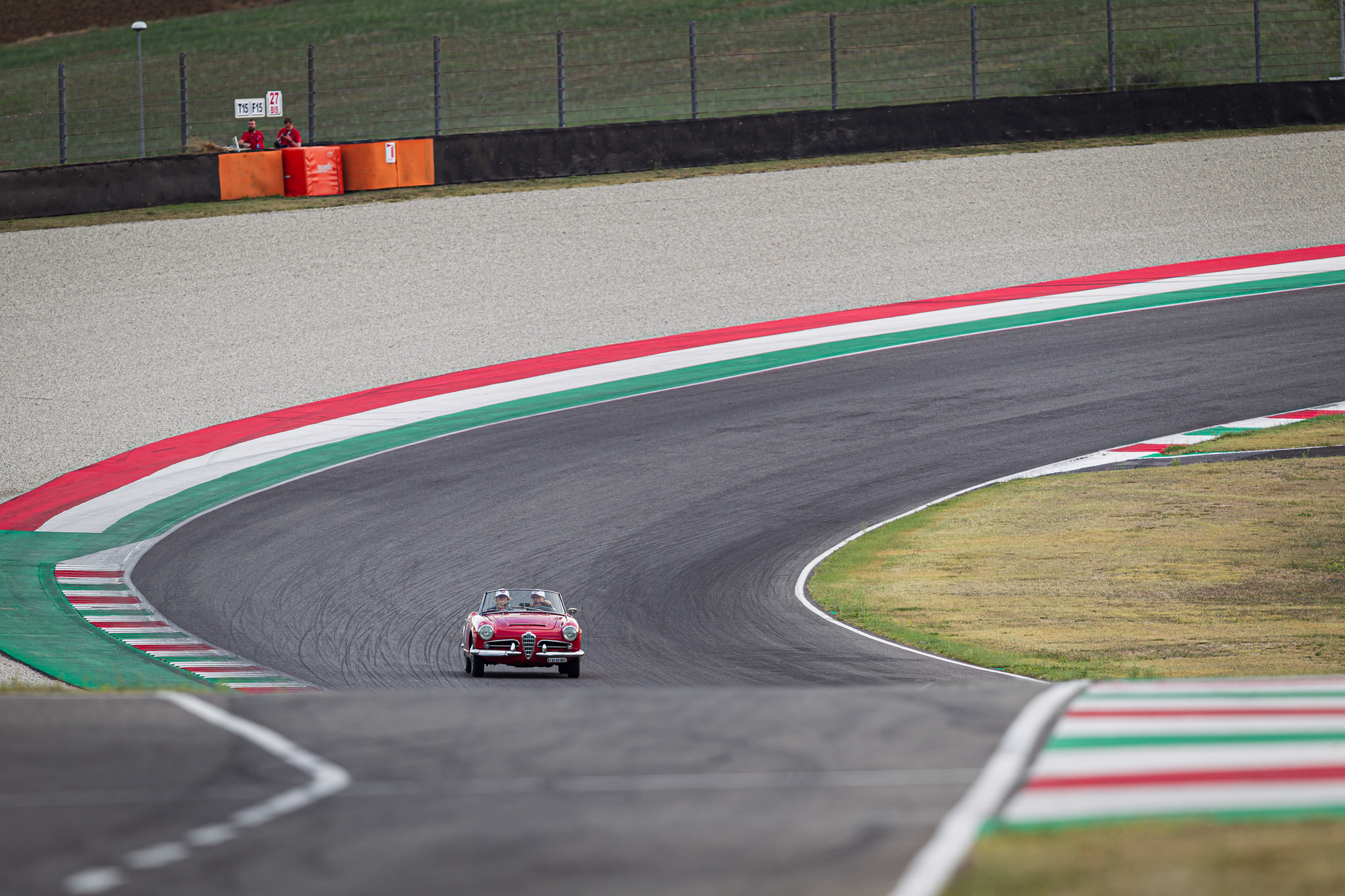 Alfa Romeo Giulia Spider (1962)...