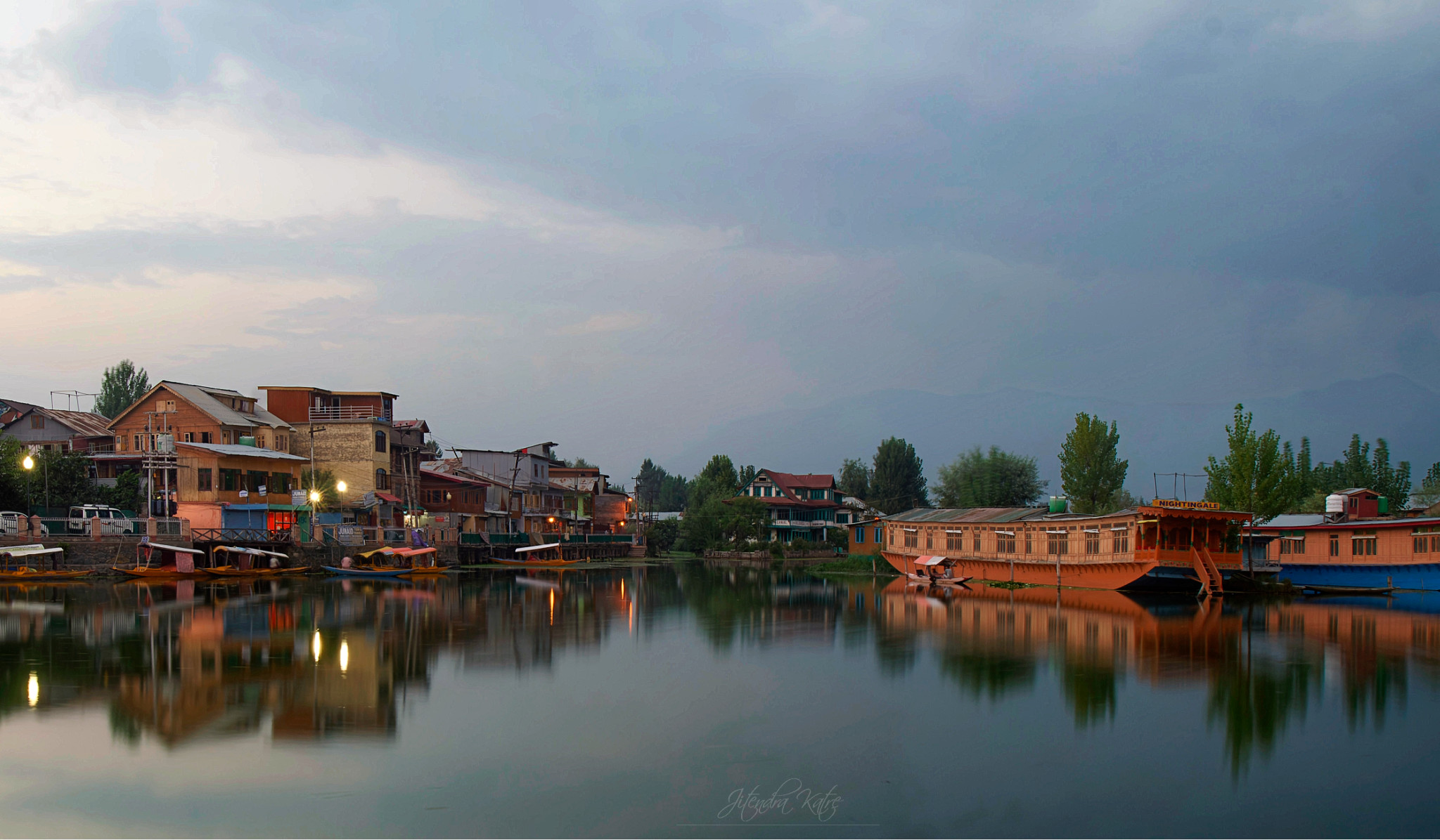 Dal lake in the evening...