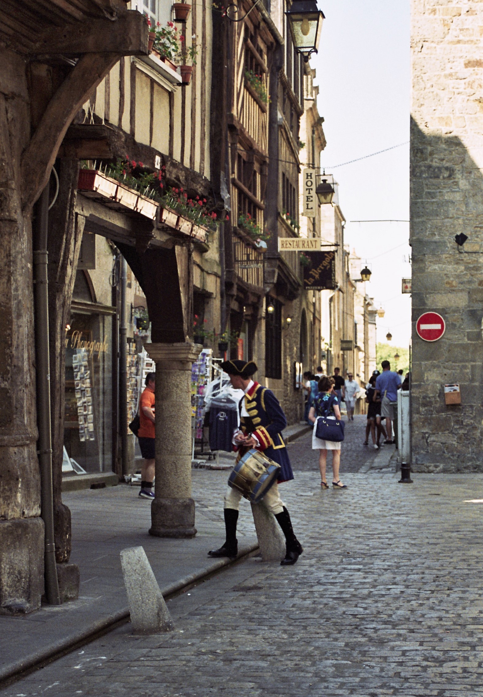 Dinan, a glimpse of Brittany (1997) ...