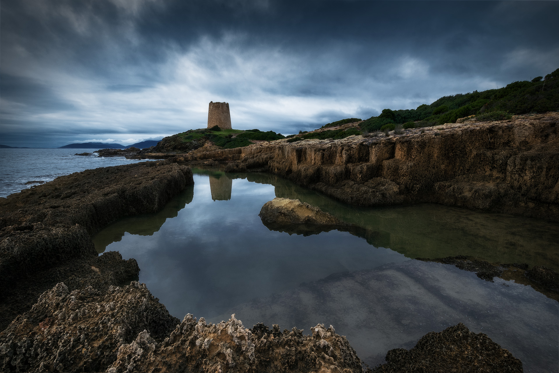 Pixinnì tower reflected in a natural pool...