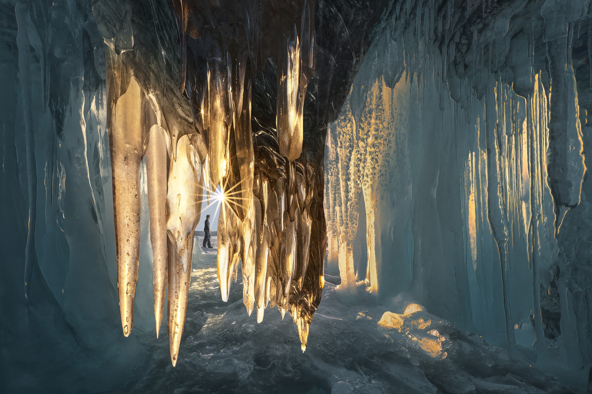 Una grotta nel Baikal...