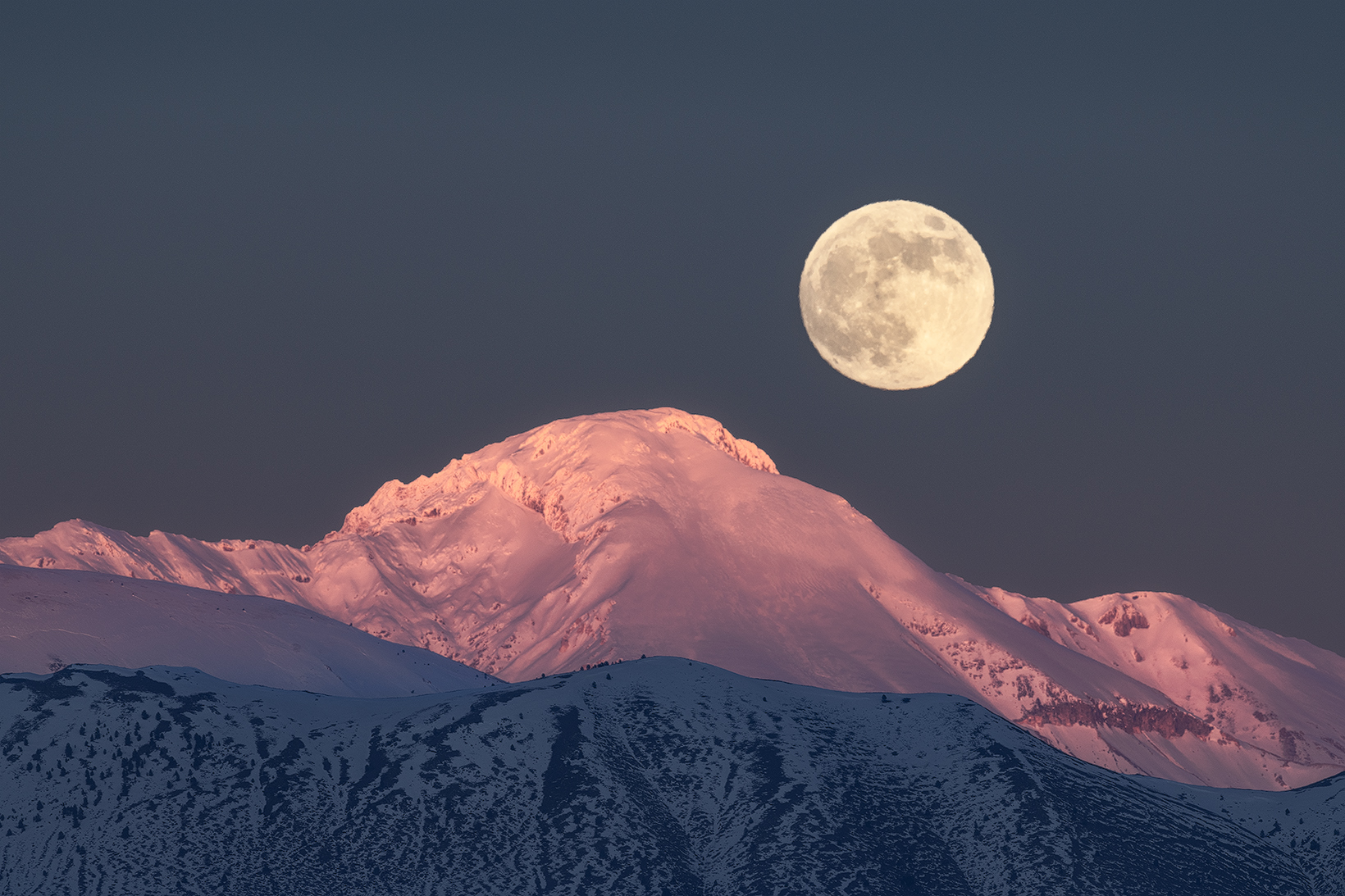 Full moon on Mount Camicia ...