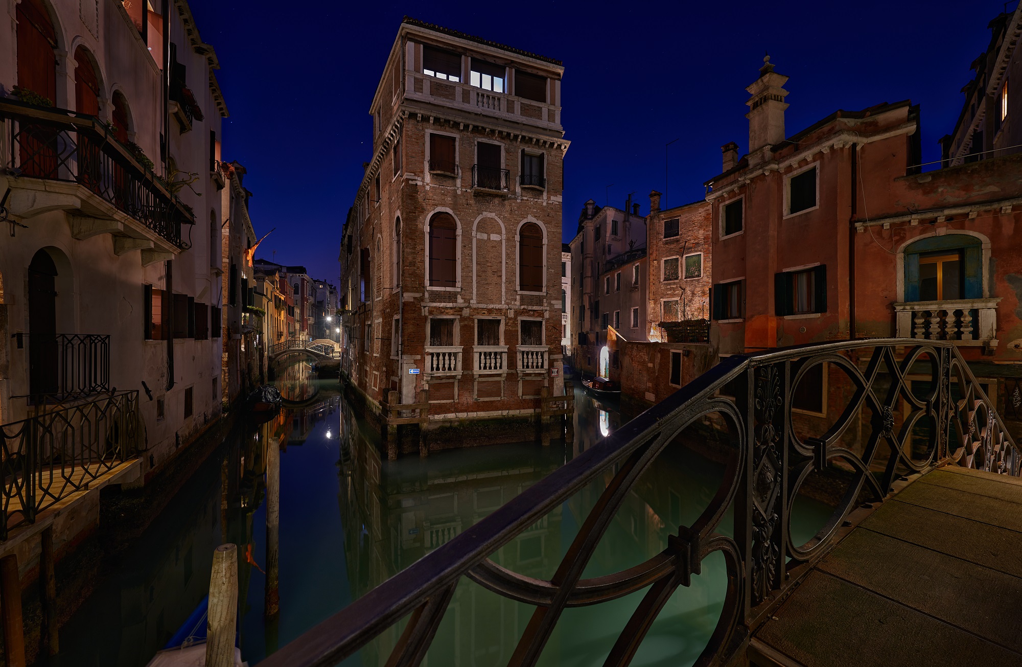 Venetian crossing...